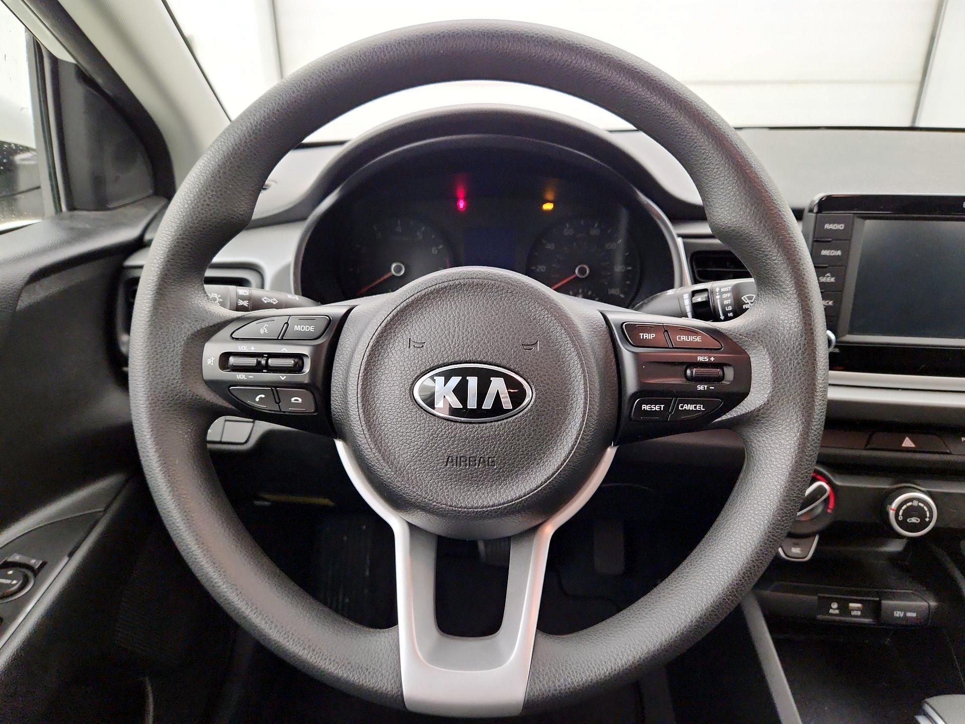 Thumbnail: 2020 Kia Rio - 10