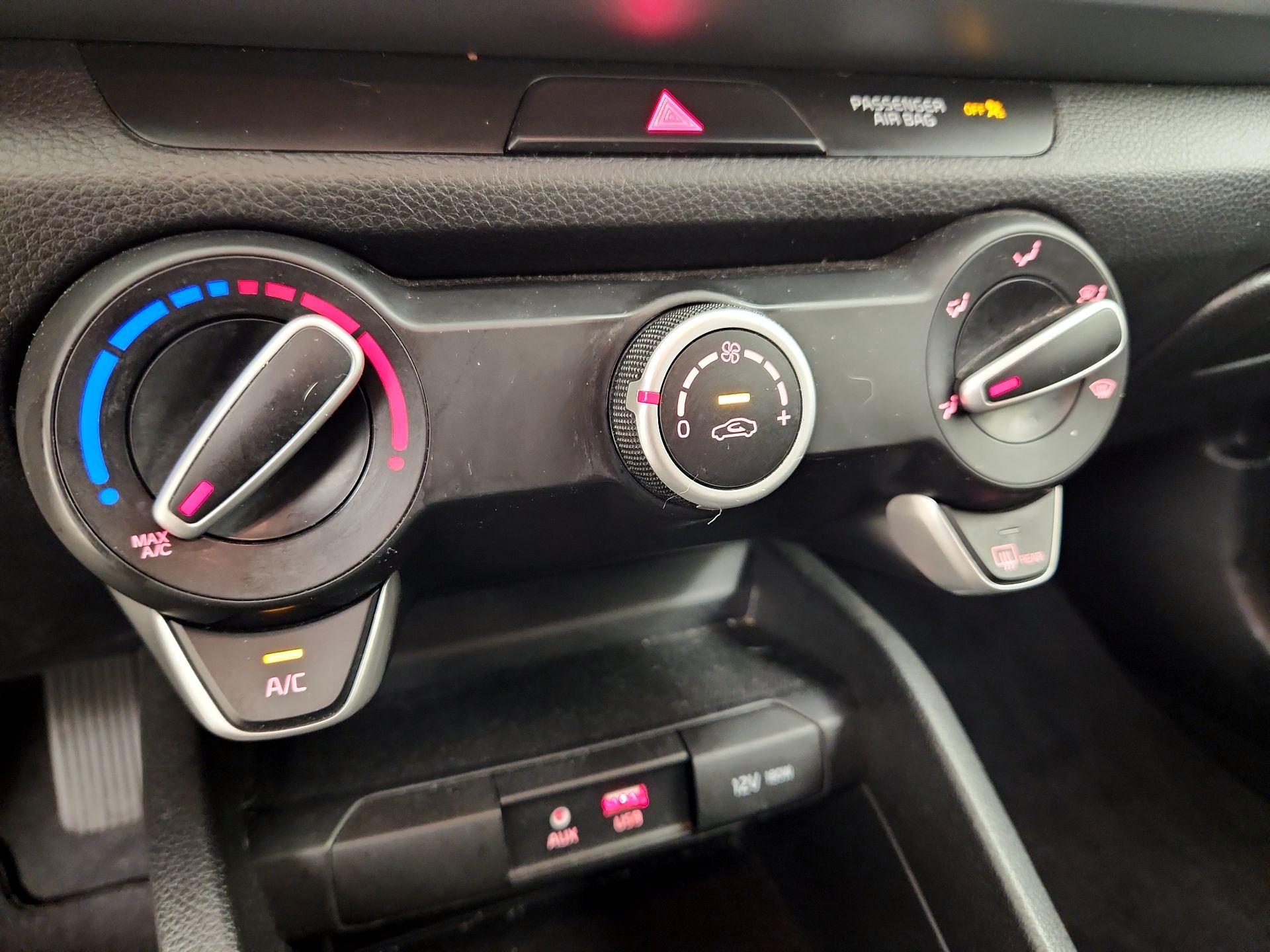 Thumbnail: 2020 Kia Rio - 16