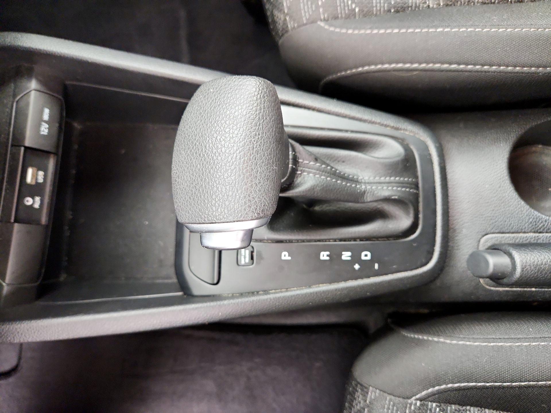 Thumbnail: 2020 Kia Rio - 17