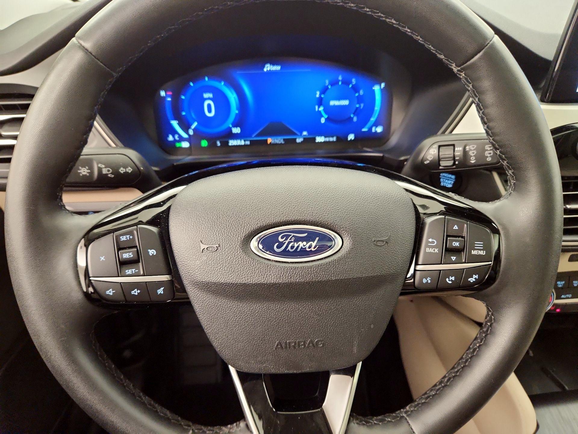 Thumbnail: 2022 Ford Escape - 10