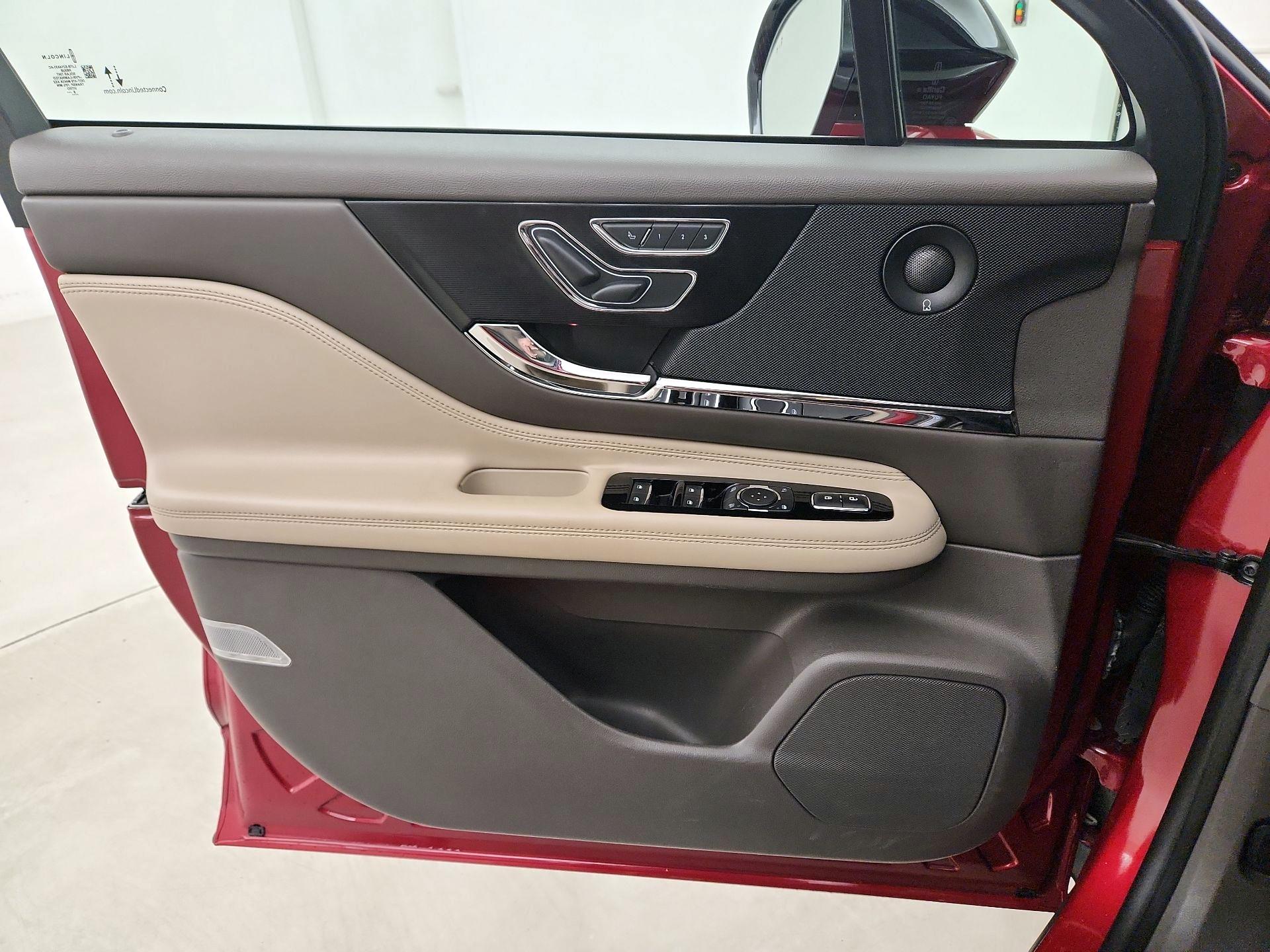 Thumbnail: 2020 Lincoln Corsair - 12