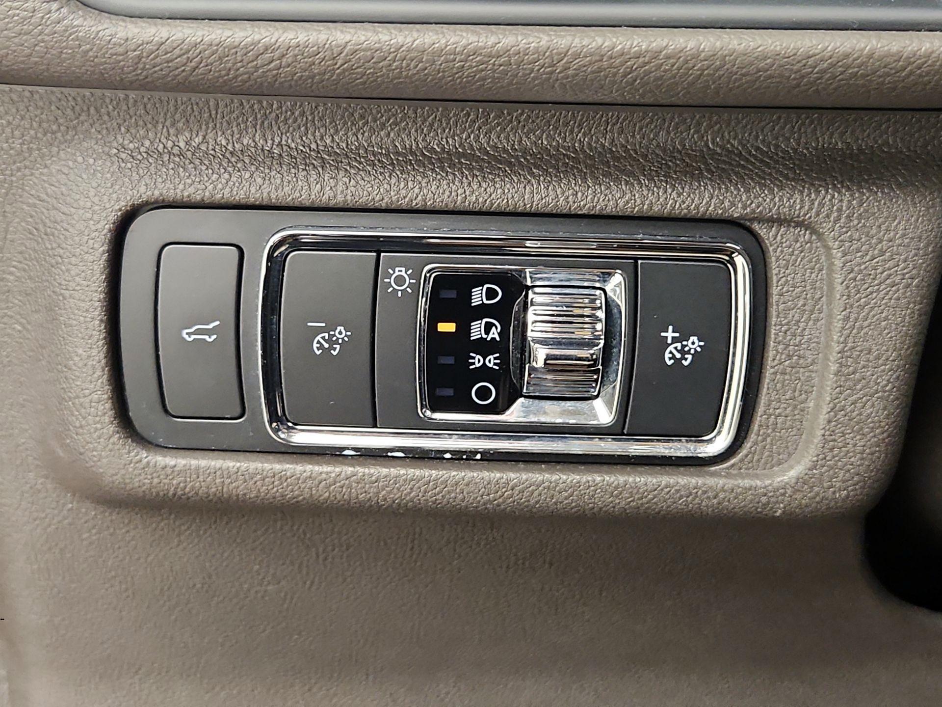 Thumbnail: 2020 Lincoln Corsair - 13