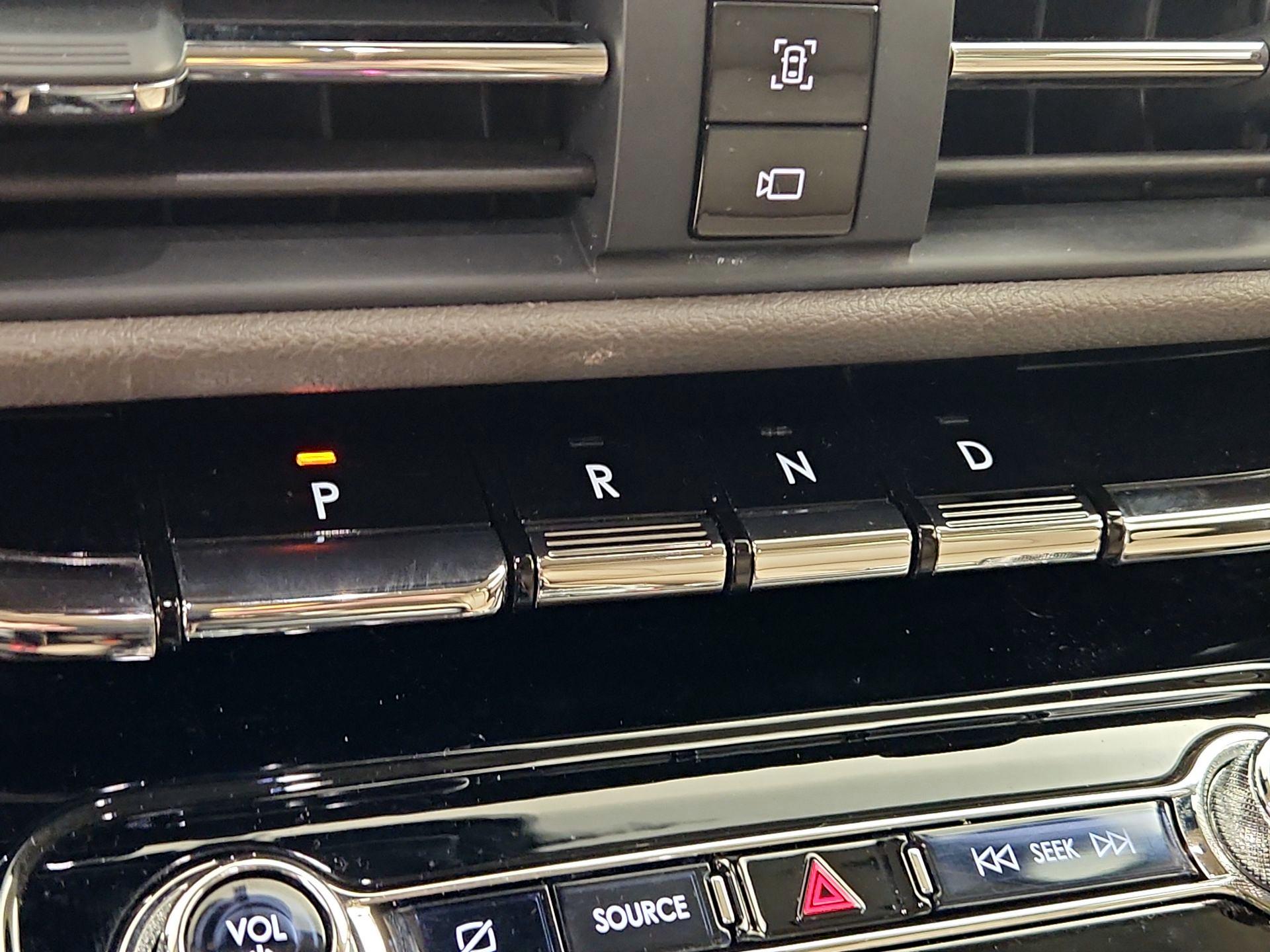 Thumbnail: 2020 Lincoln Corsair - 18