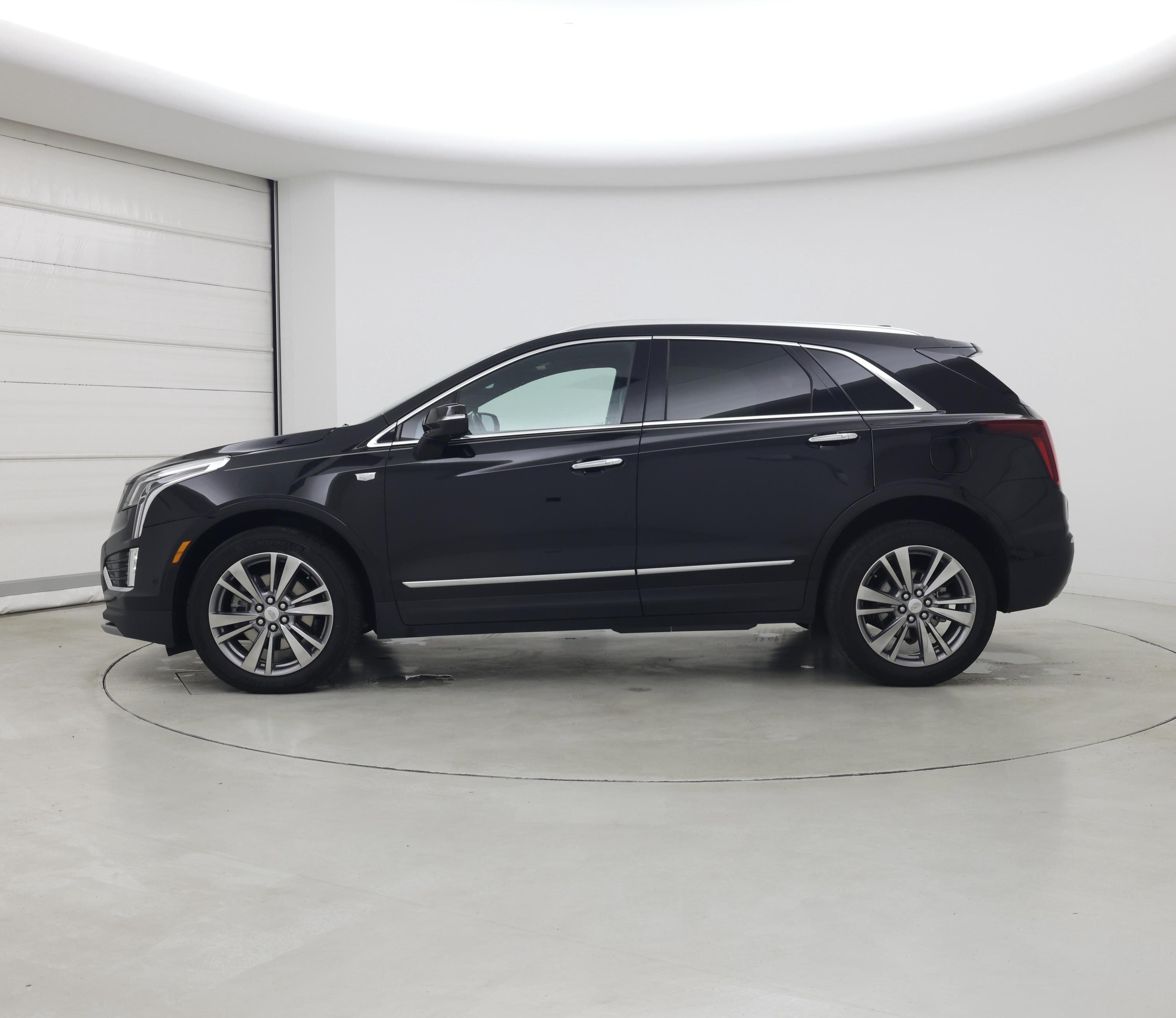 Thumbnail: 2024 Cadillac XT5 - 3