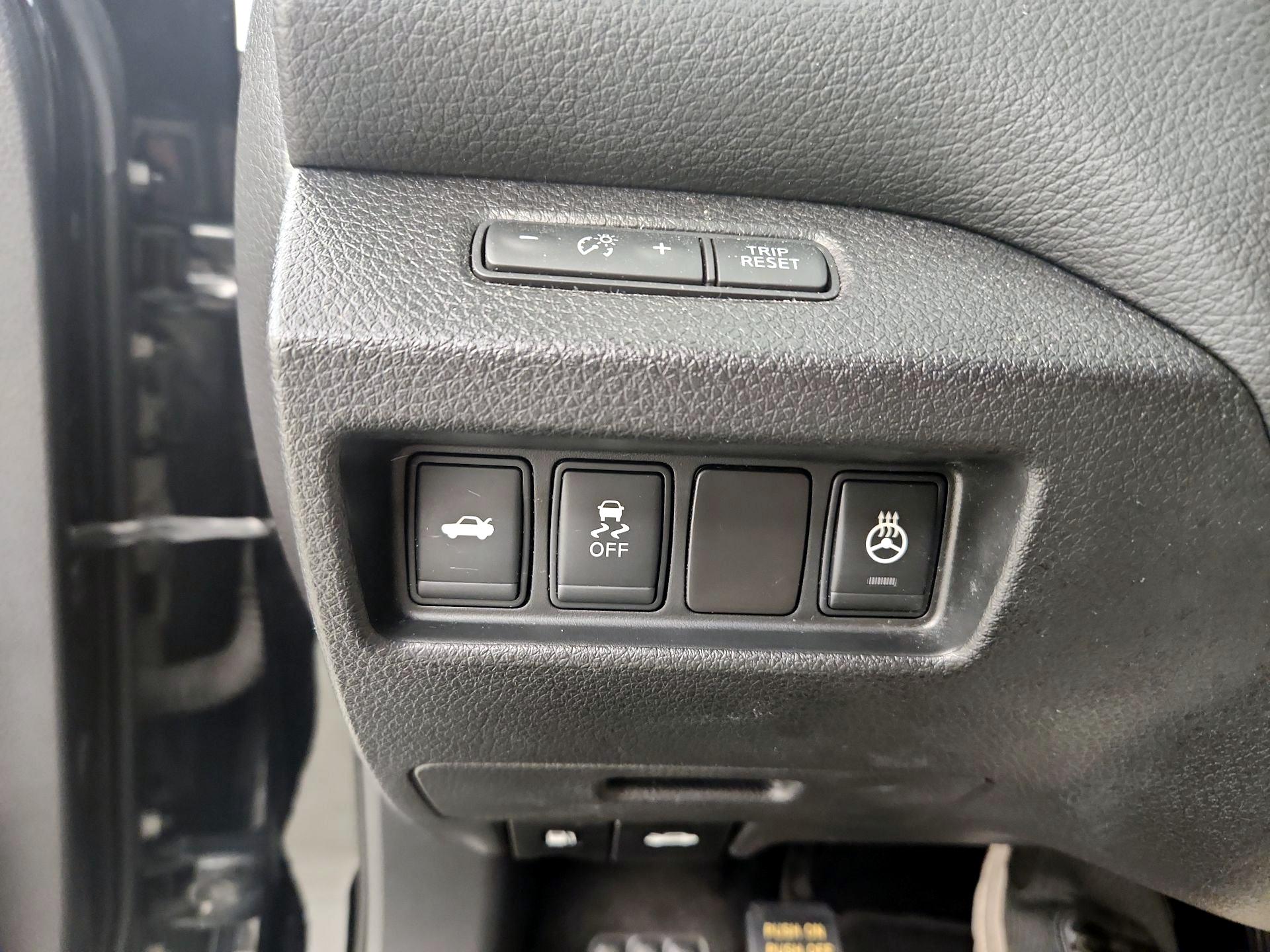 Thumbnail: 2016 Nissan Altima - 13