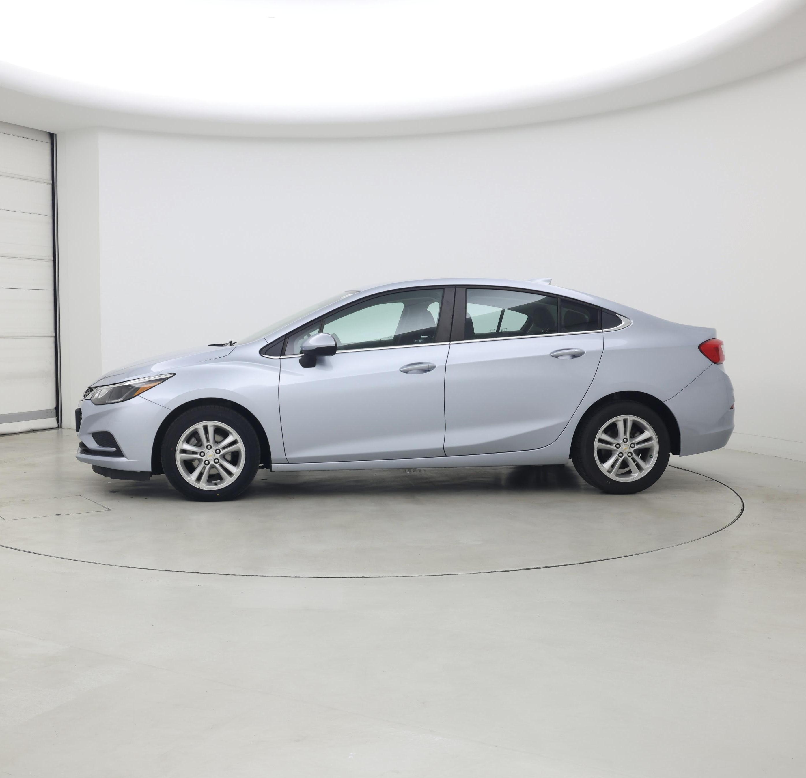 Thumbnail: 2018 Chevrolet Cruze - 3