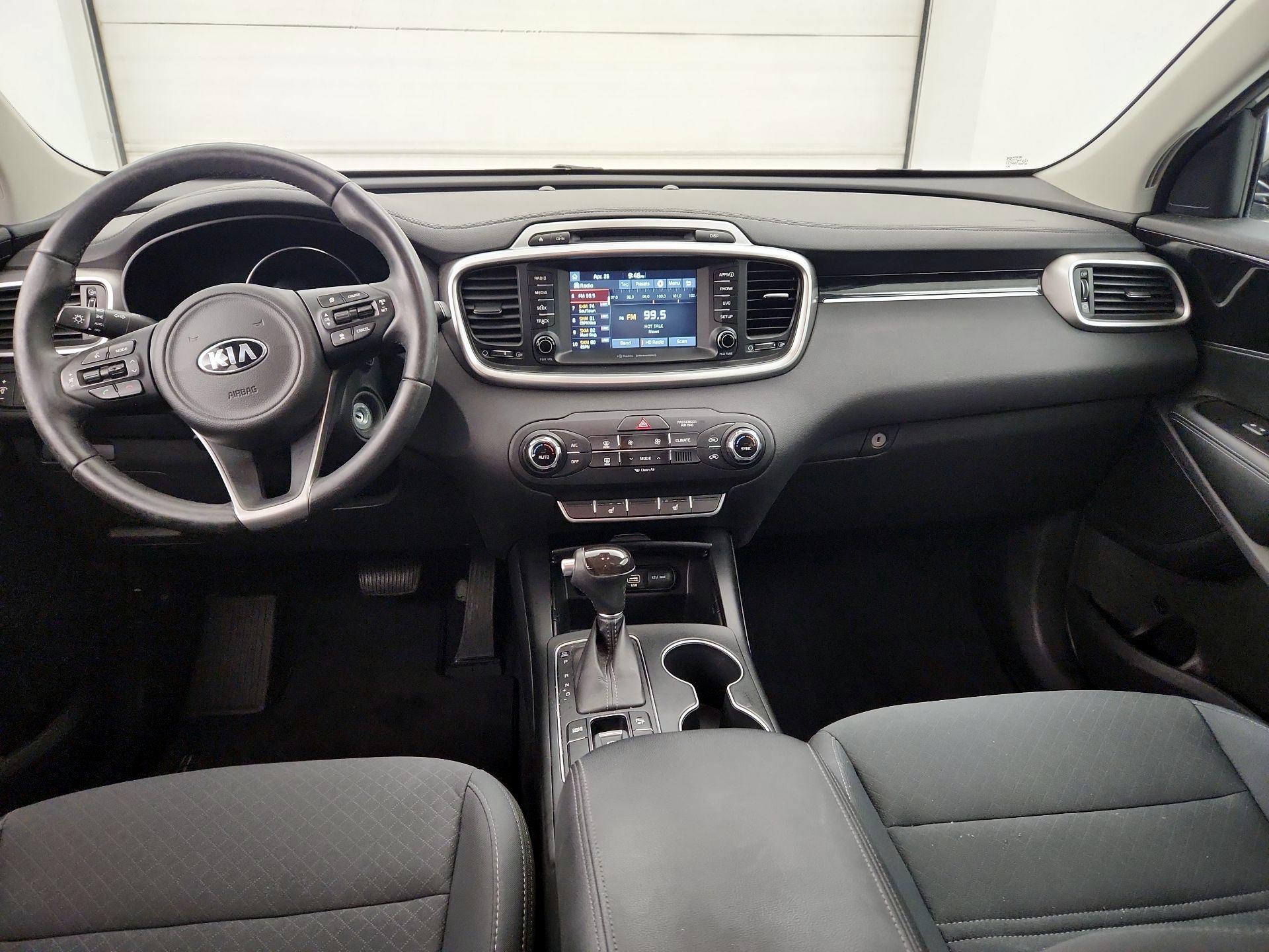Thumbnail: 2017 Kia Sorento - 9