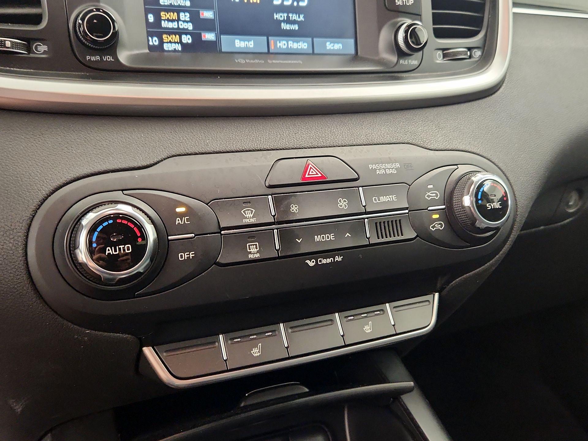 Thumbnail: 2017 Kia Sorento - 16