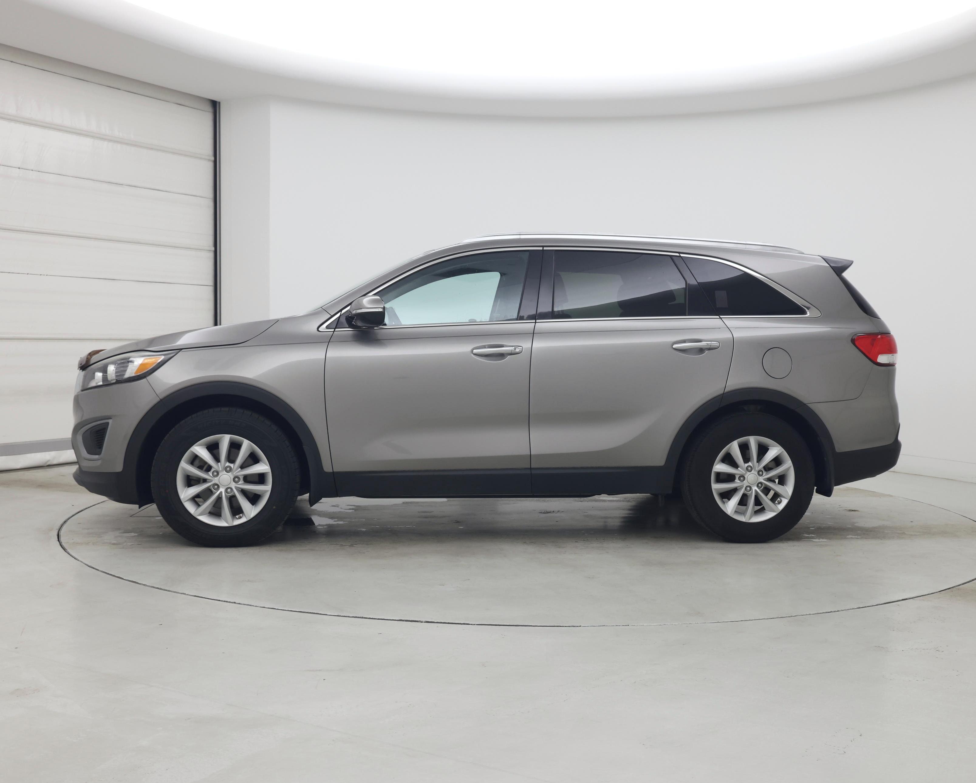 Thumbnail: 2017 Kia Sorento - 3