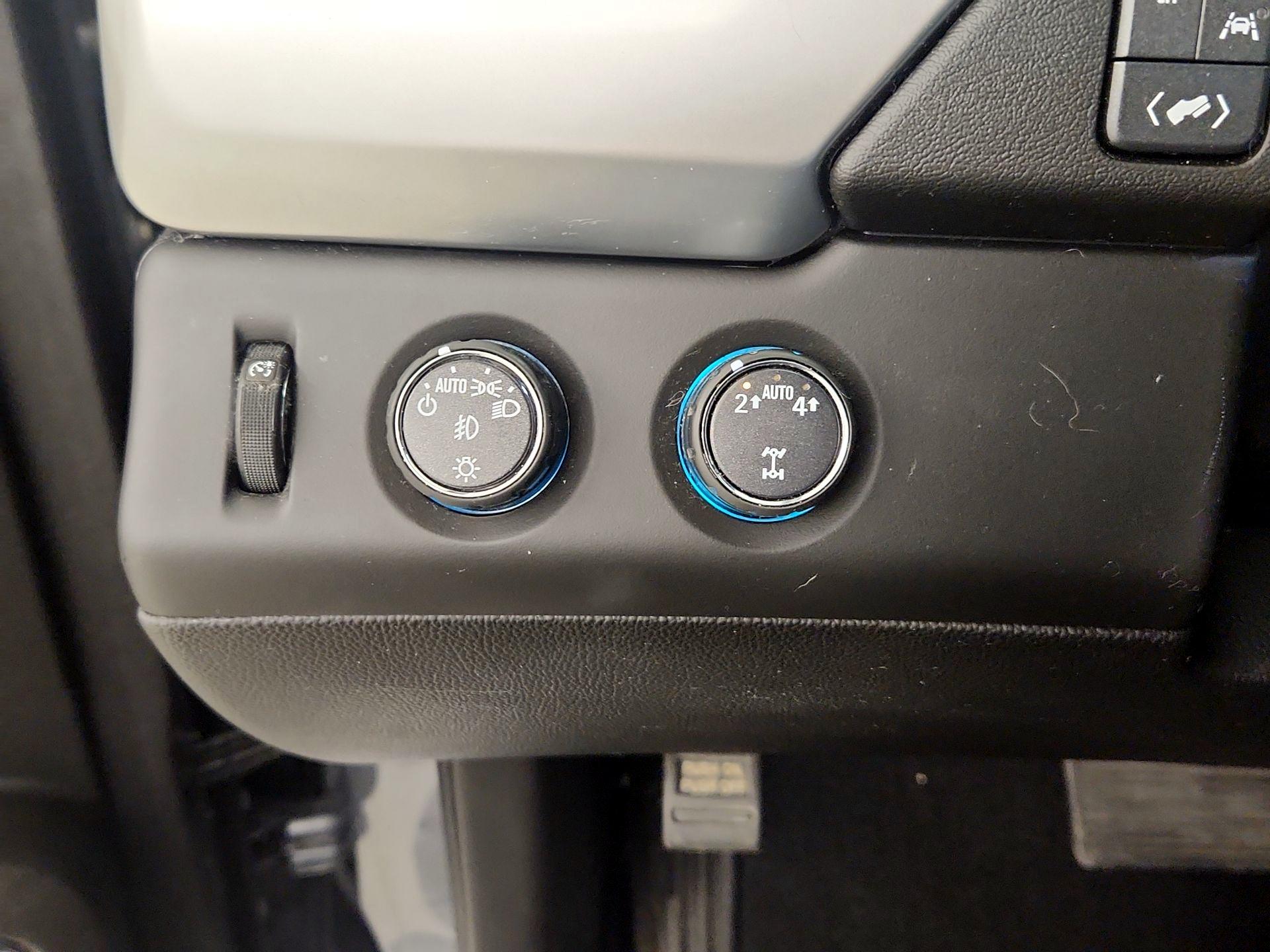 Thumbnail: 2018 Chevrolet Tahoe - 13