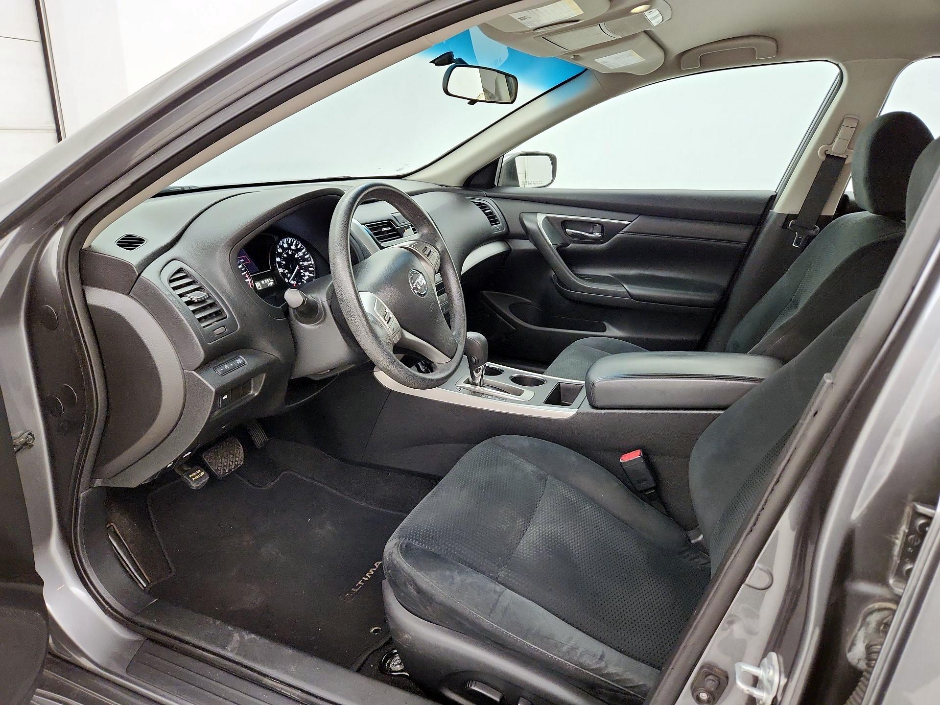 Thumbnail: 2015 Nissan Altima - 11