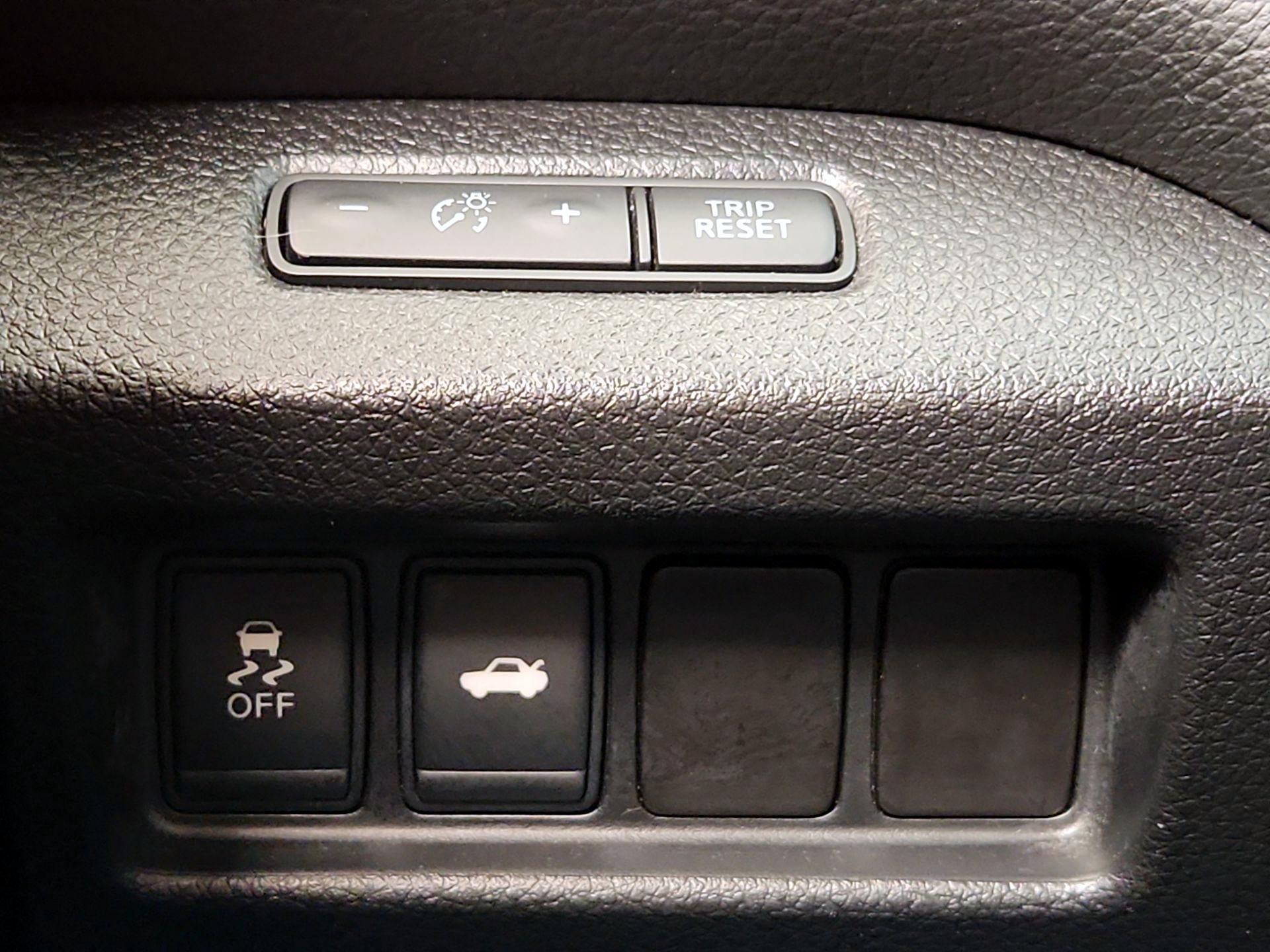 Thumbnail: 2015 Nissan Altima - 13