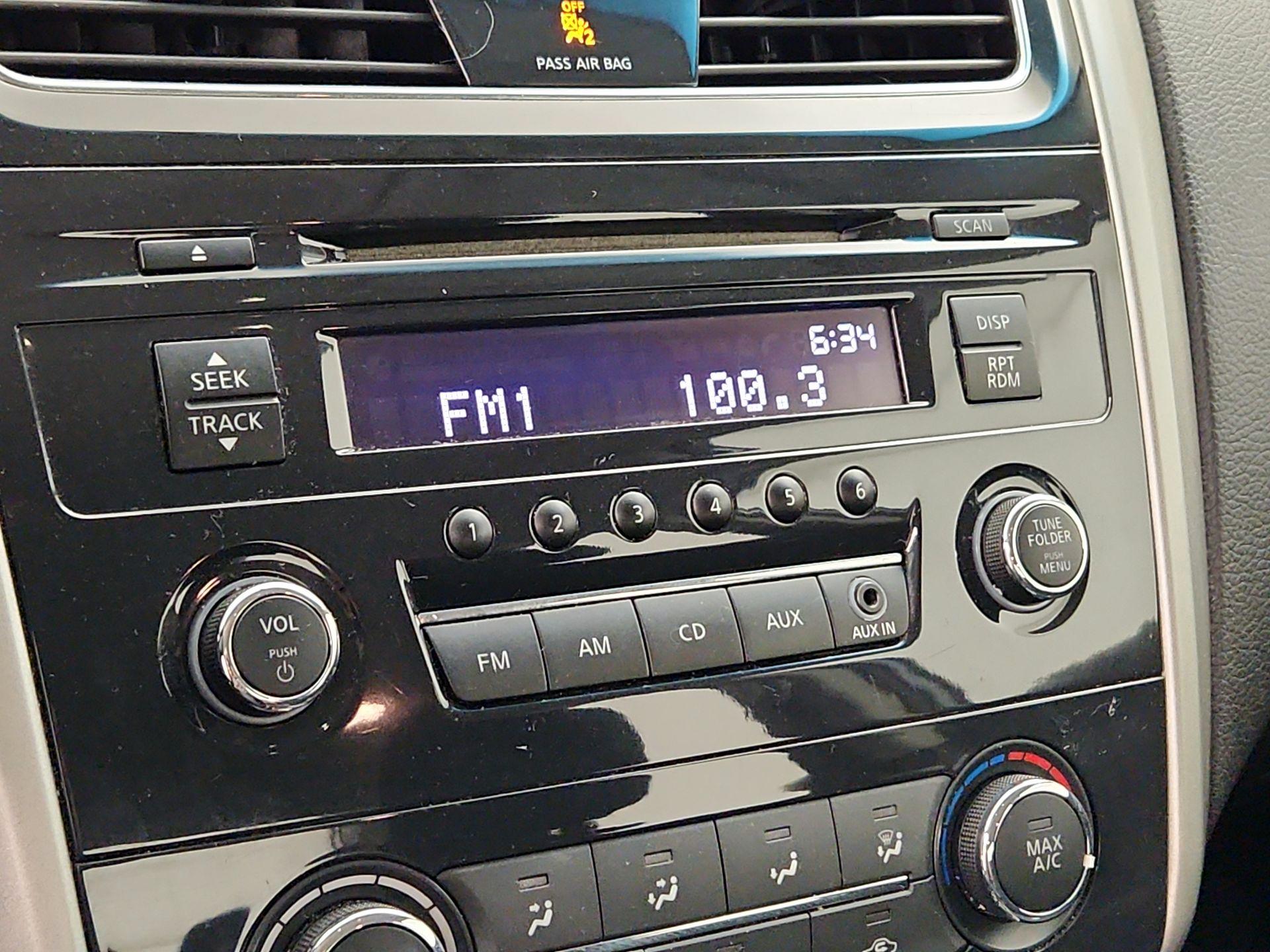 Thumbnail: 2015 Nissan Altima - 14