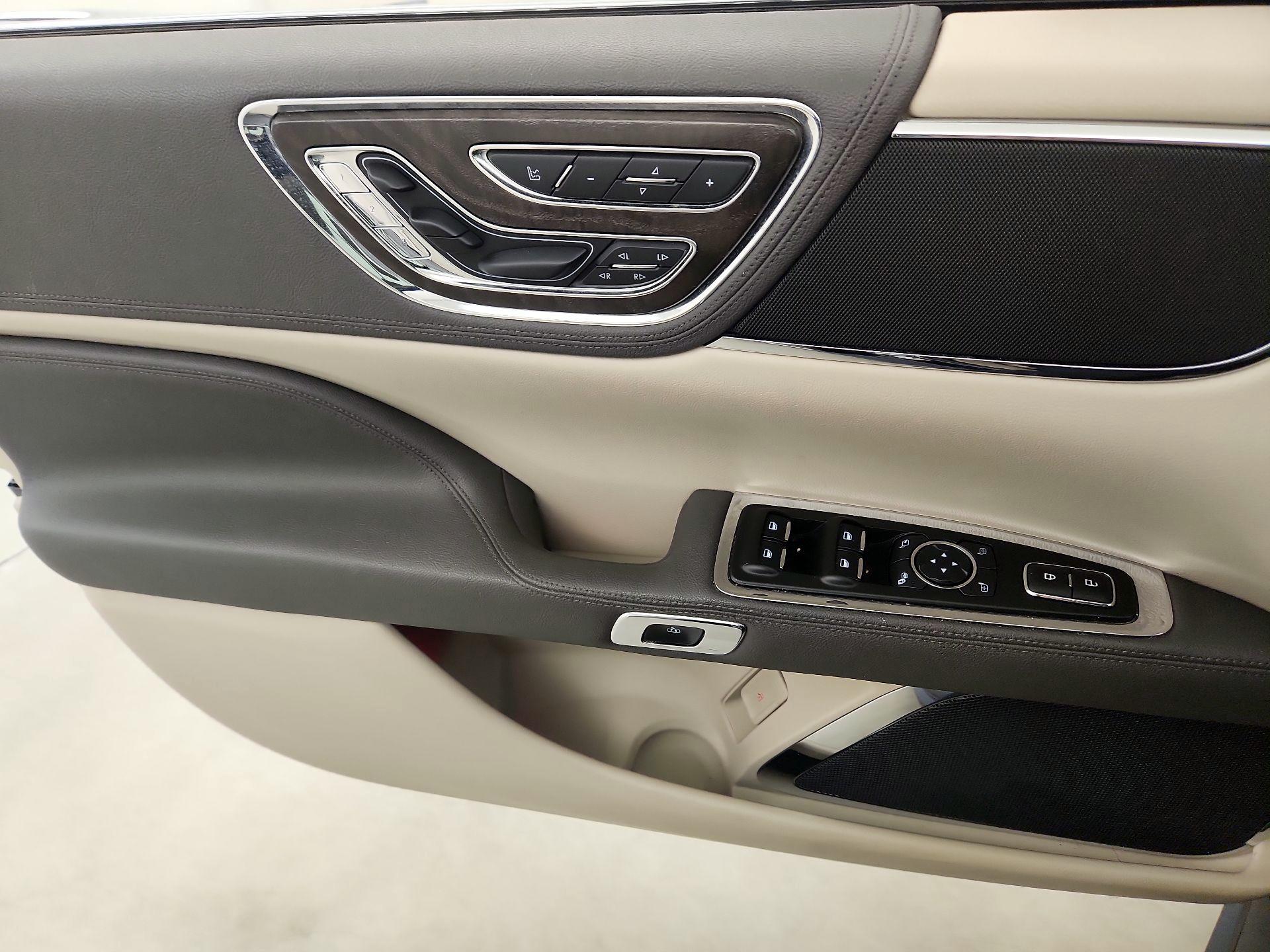 Thumbnail: 2017 Lincoln Continental - 11