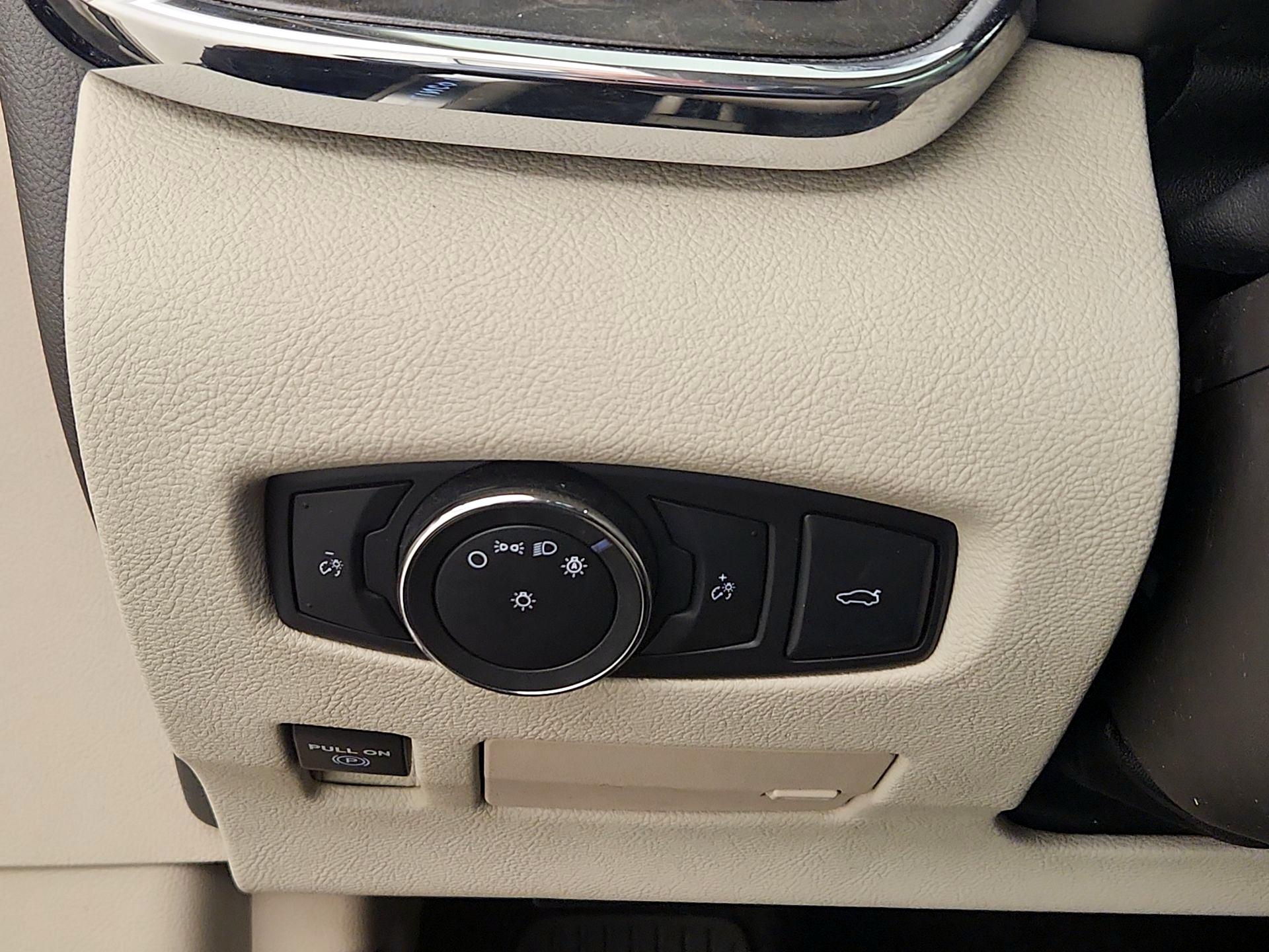 Thumbnail: 2017 Lincoln Continental - 13