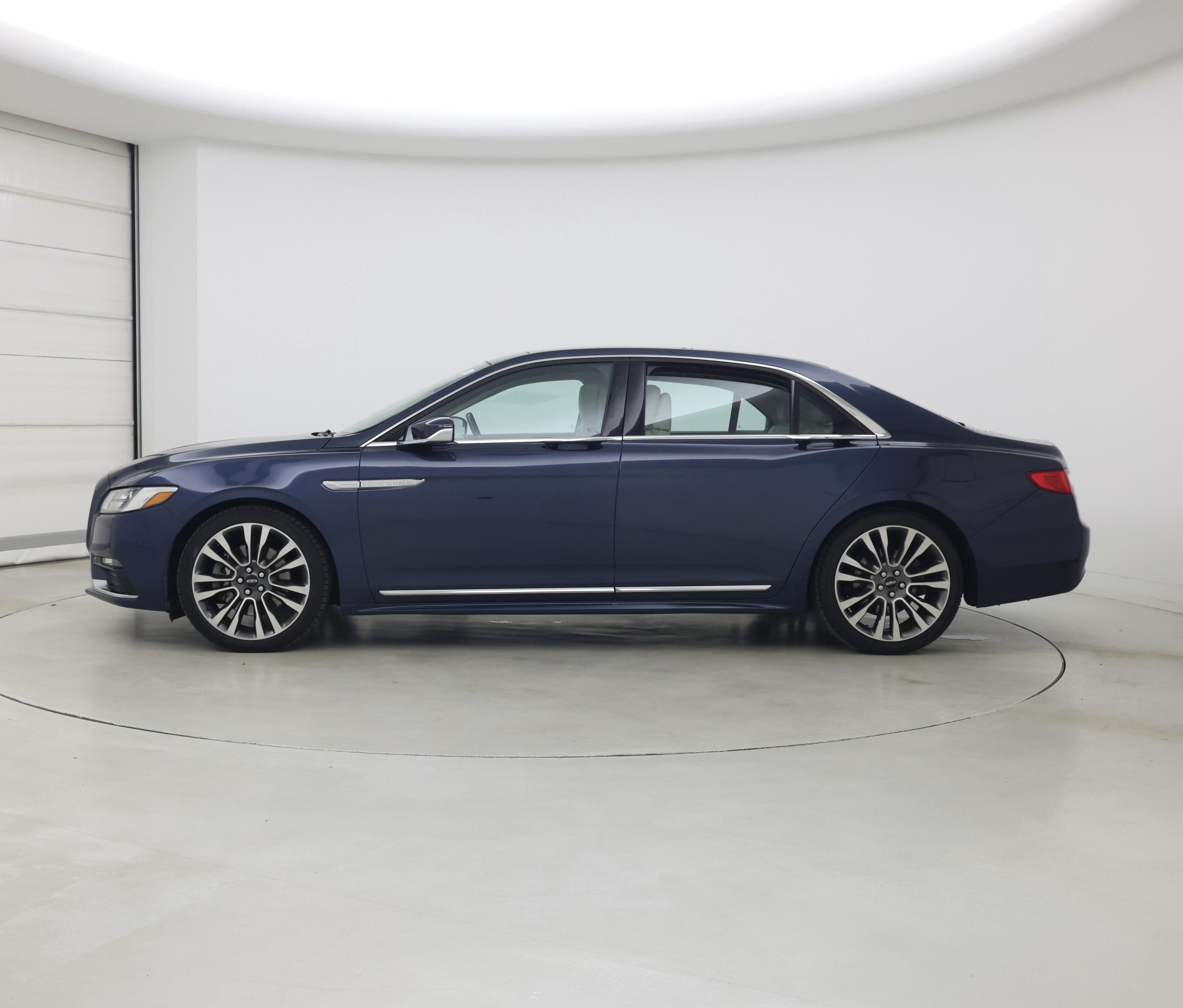 Thumbnail: 2017 Lincoln Continental - 3