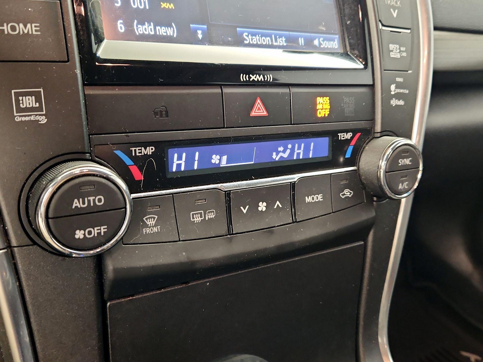 Thumbnail: 2016 Toyota Camry - 17