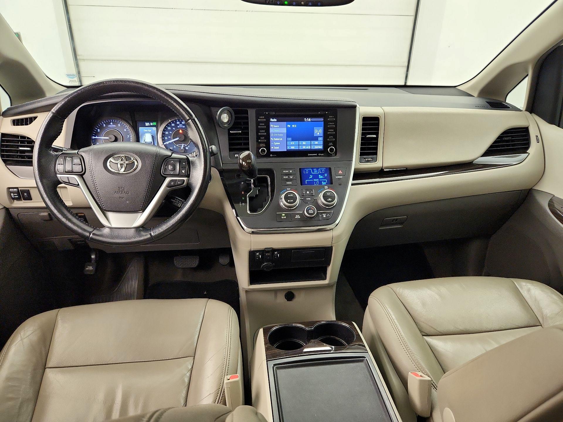 Thumbnail: 2019 Toyota Sienna - 9