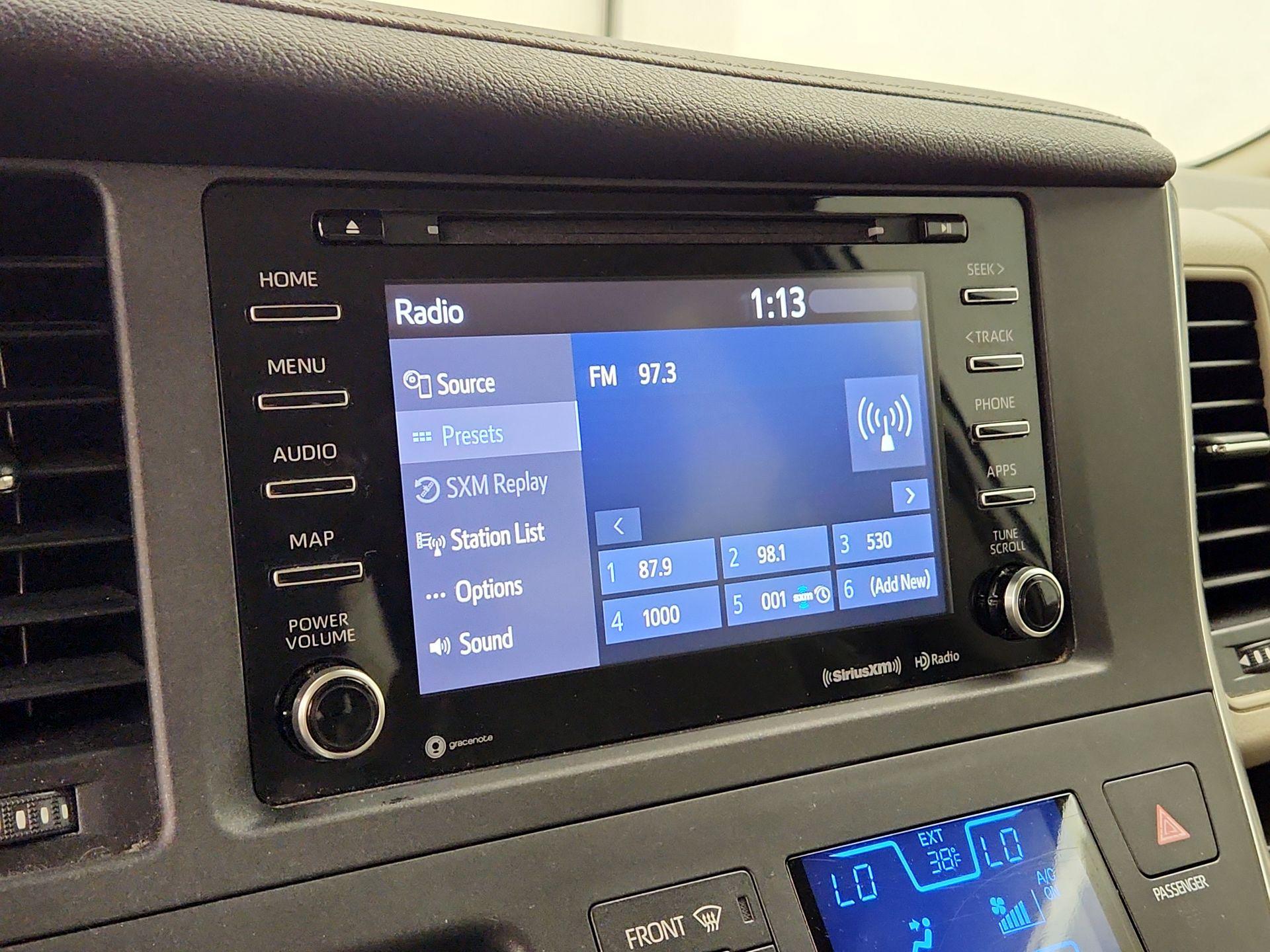 Thumbnail: 2019 Toyota Sienna - 15