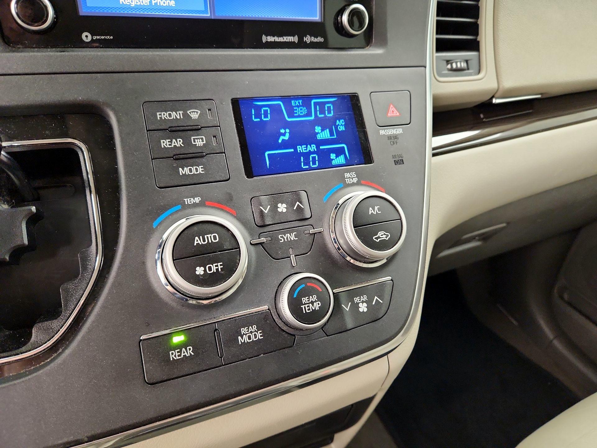 Thumbnail: 2019 Toyota Sienna - 16