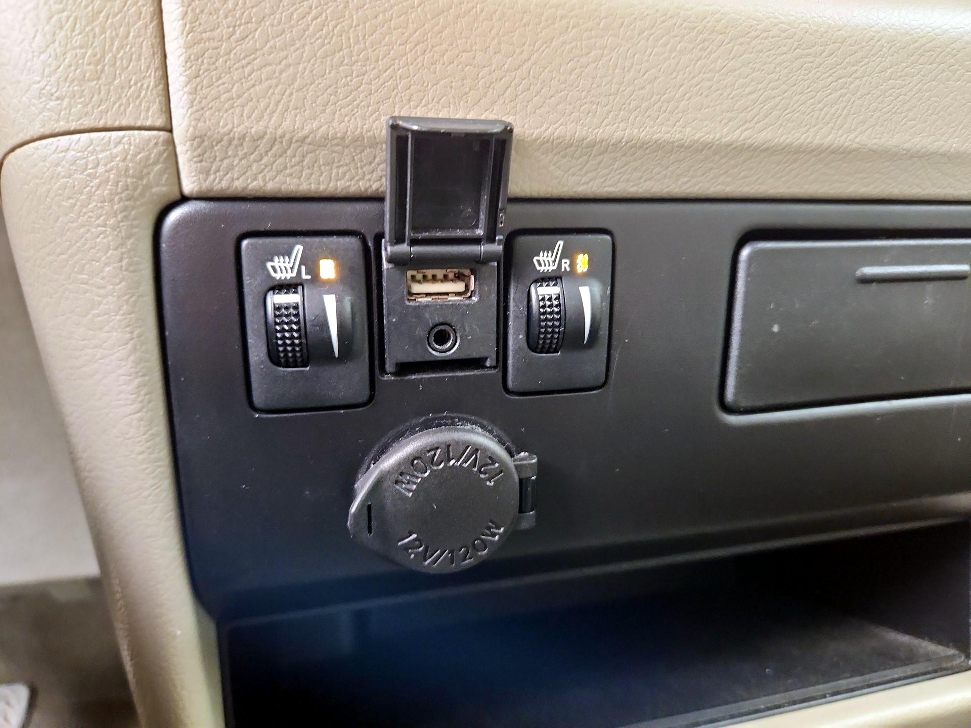 Thumbnail: 2019 Toyota Sienna - 18