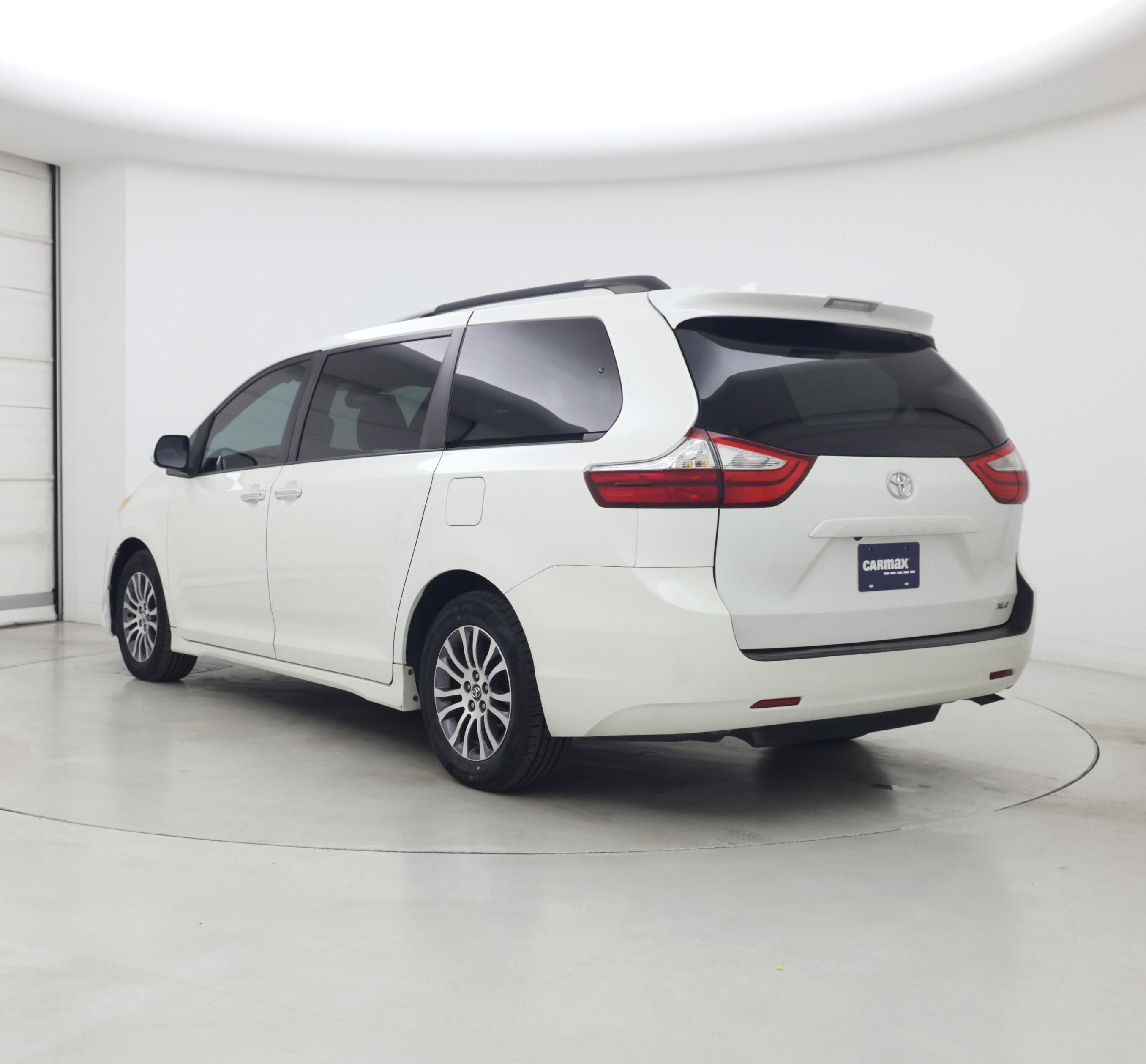 Thumbnail: 2019 Toyota Sienna - 2