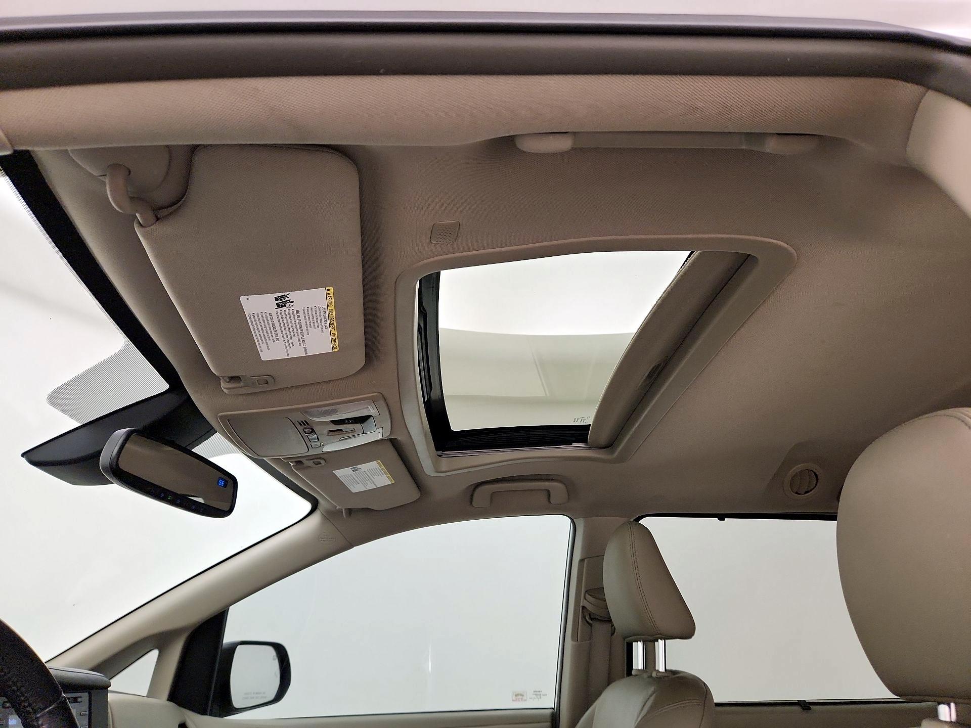 Thumbnail: 2019 Toyota Sienna - 19