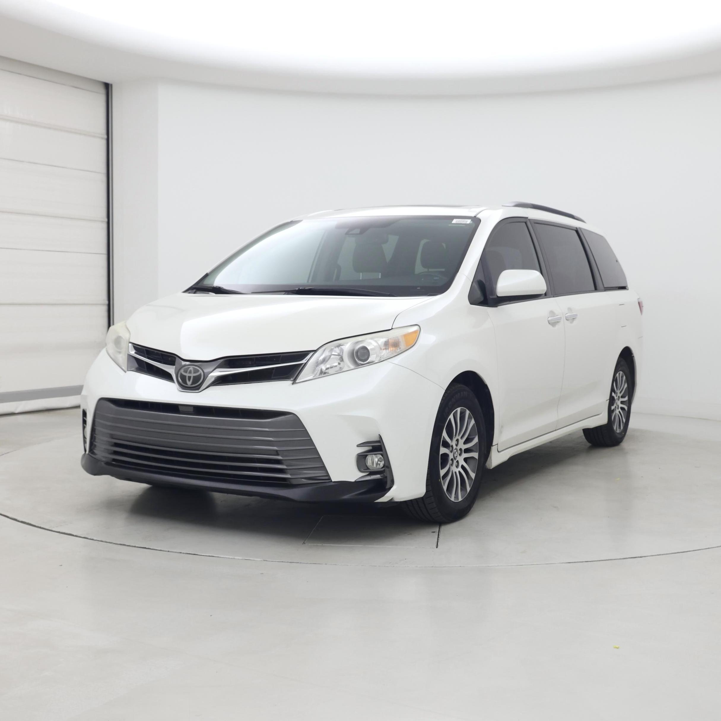 Thumbnail: 2019 Toyota Sienna - 4
