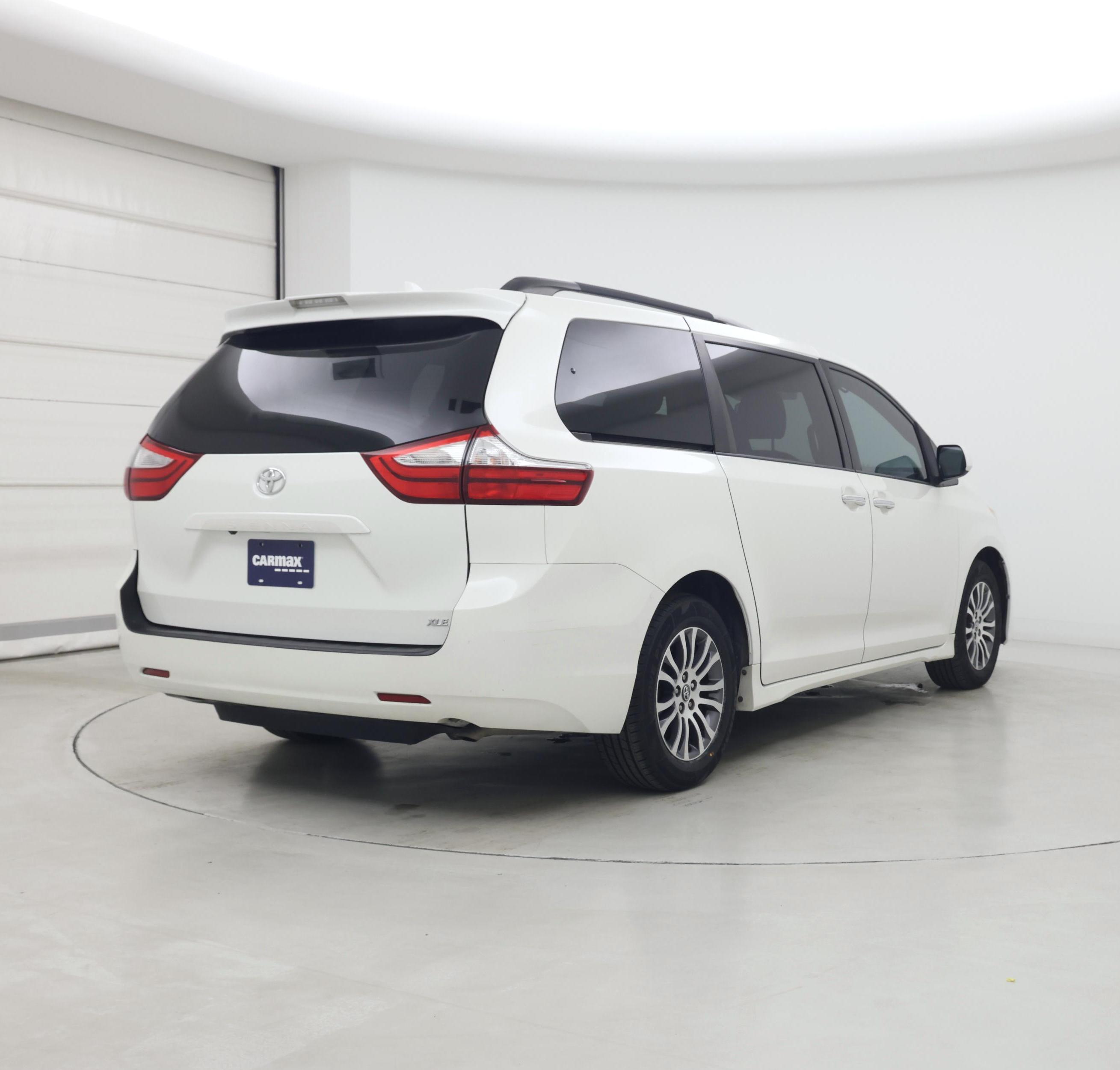 Thumbnail: 2019 Toyota Sienna - 8