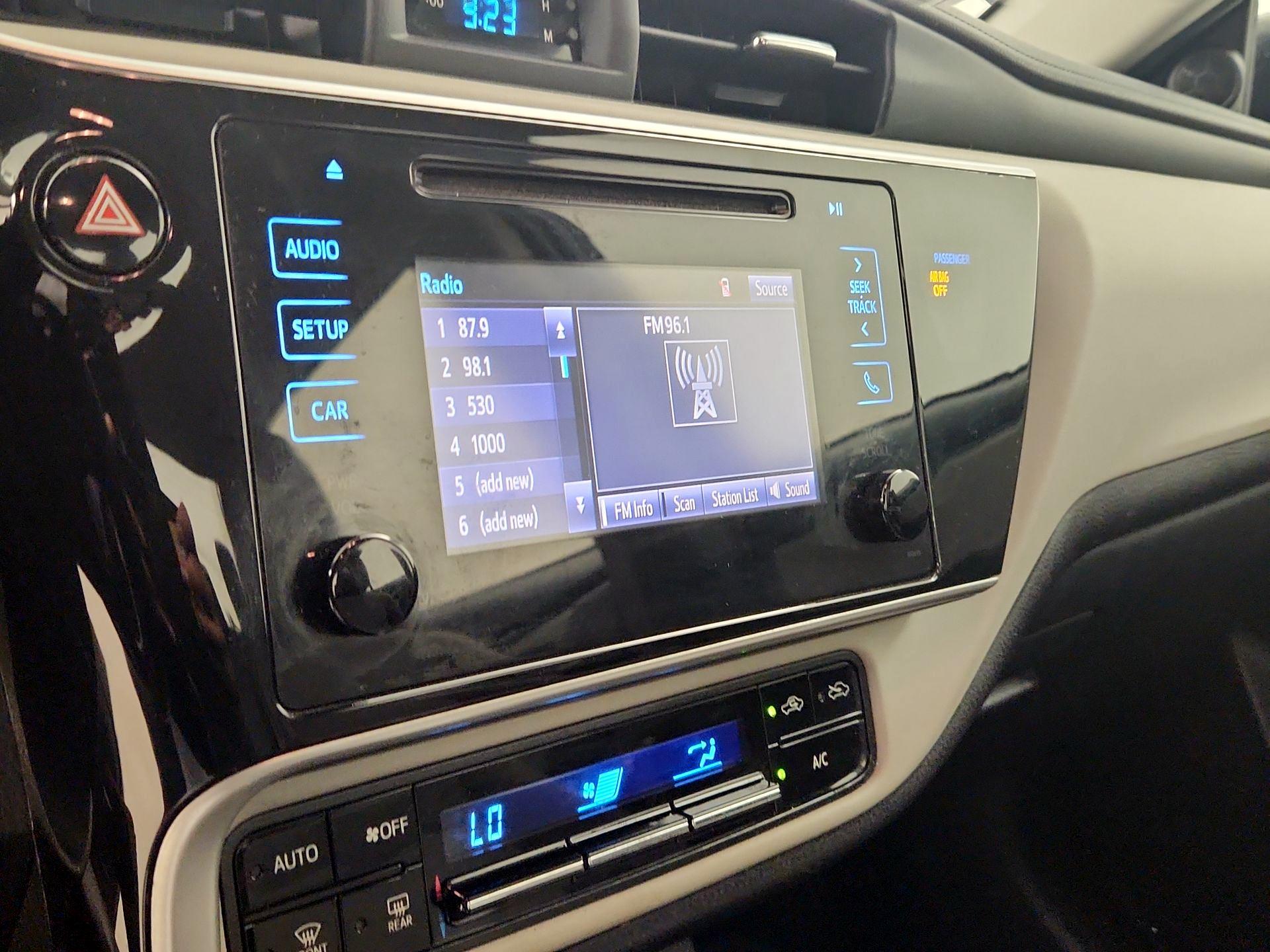 Thumbnail: 2019 Toyota Corolla - 15