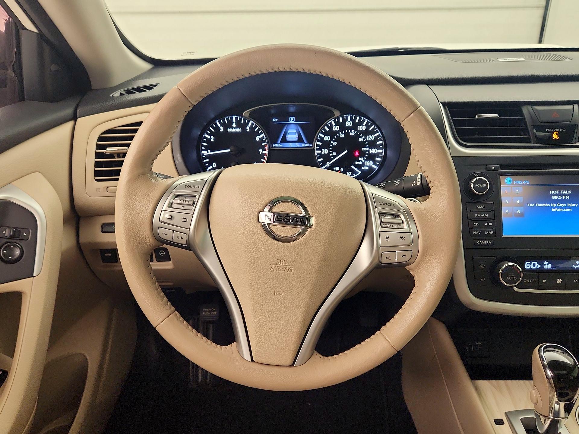 Thumbnail: 2016 Nissan Altima - 10