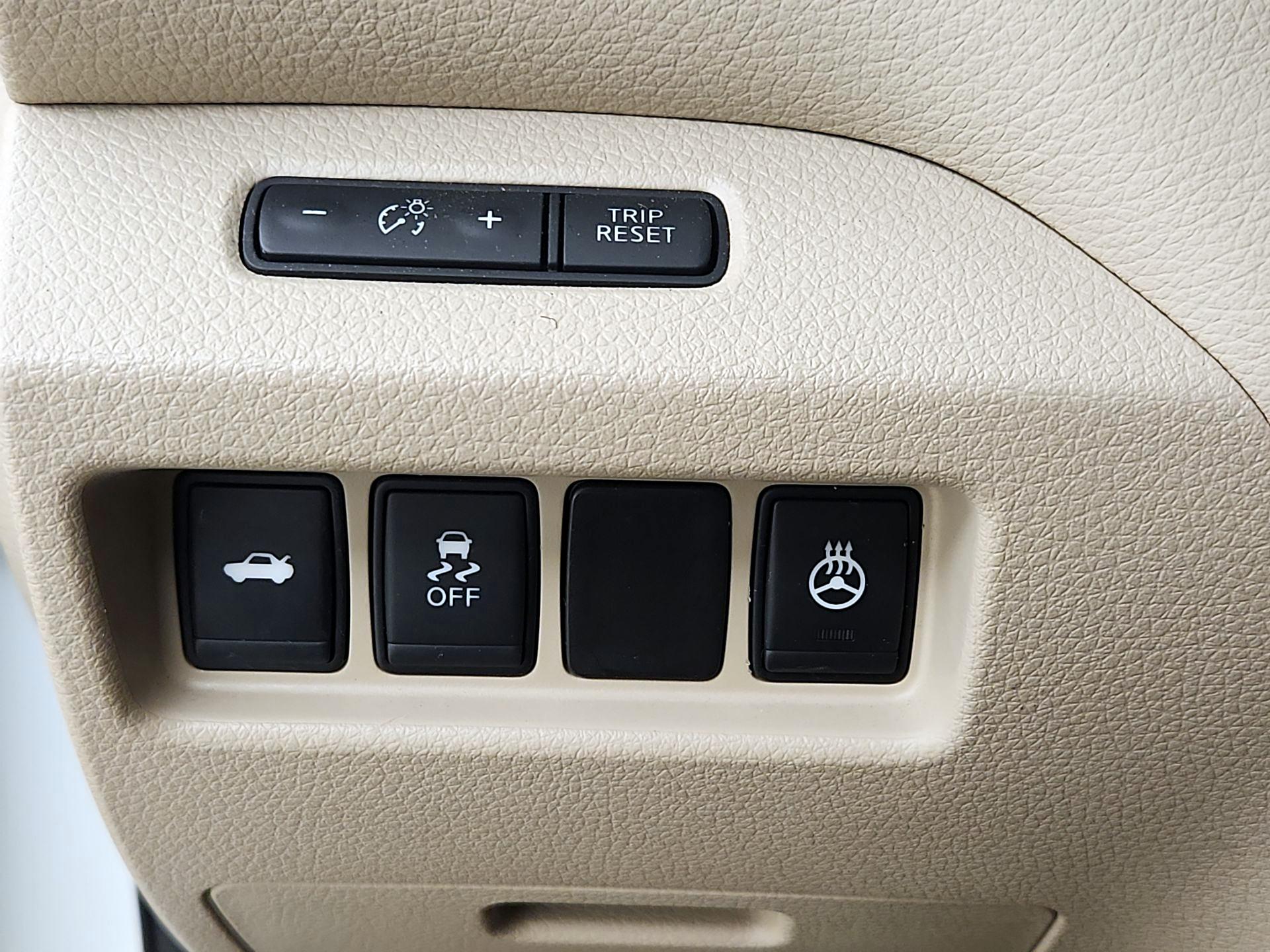 Thumbnail: 2016 Nissan Altima - 13