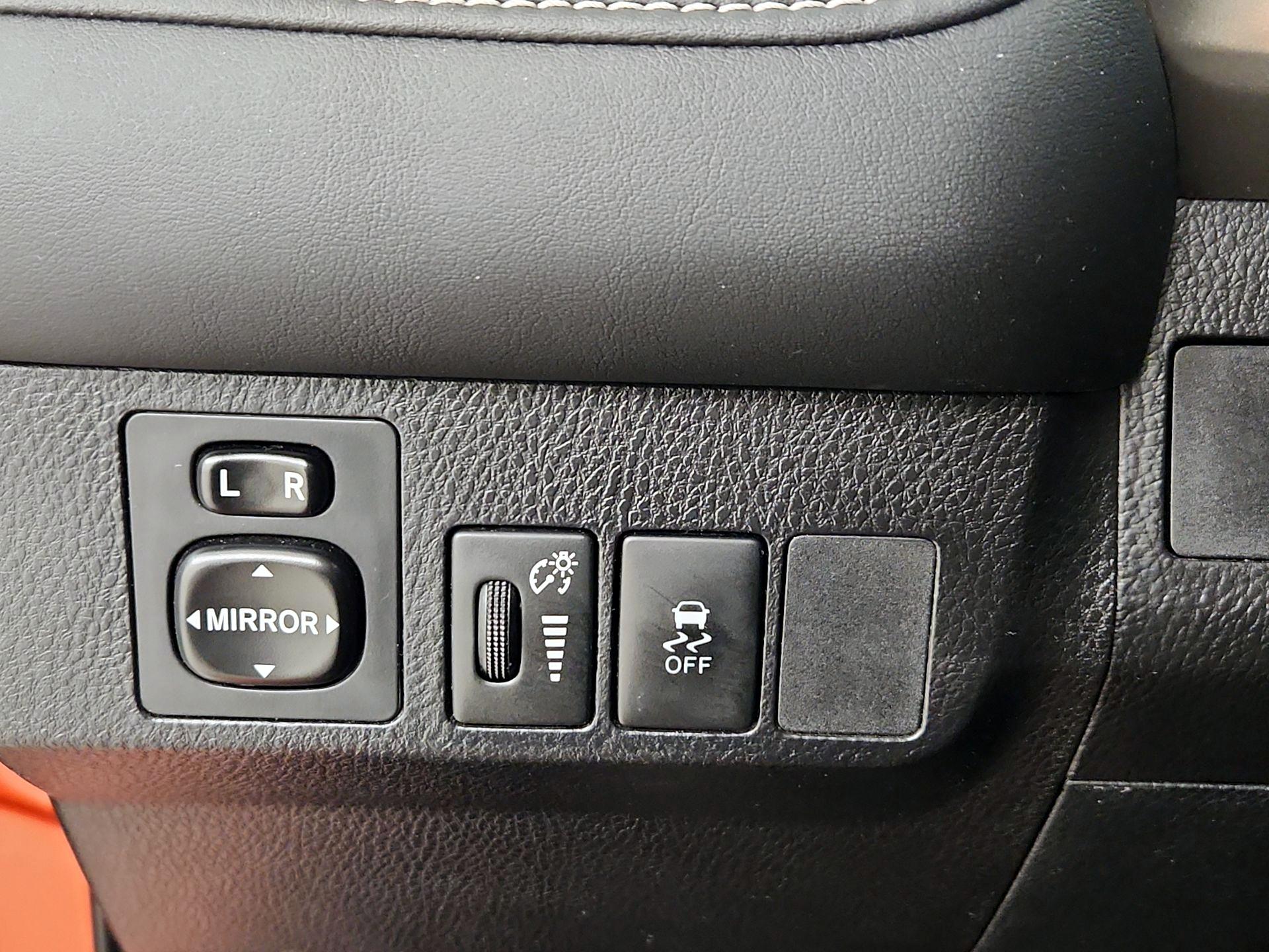 Thumbnail: 2015 Toyota RAV4 - 13