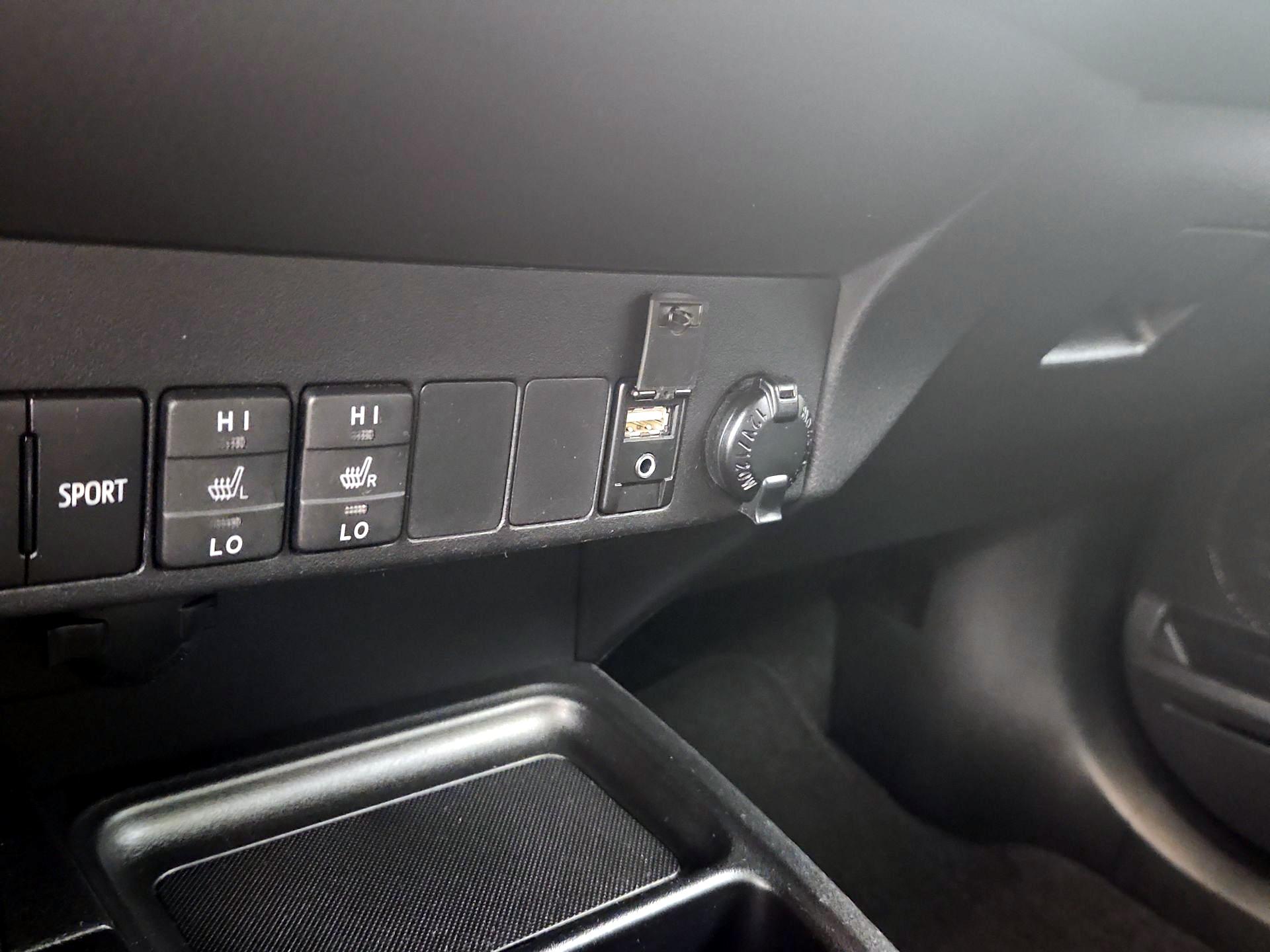 Thumbnail: 2015 Toyota RAV4 - 18