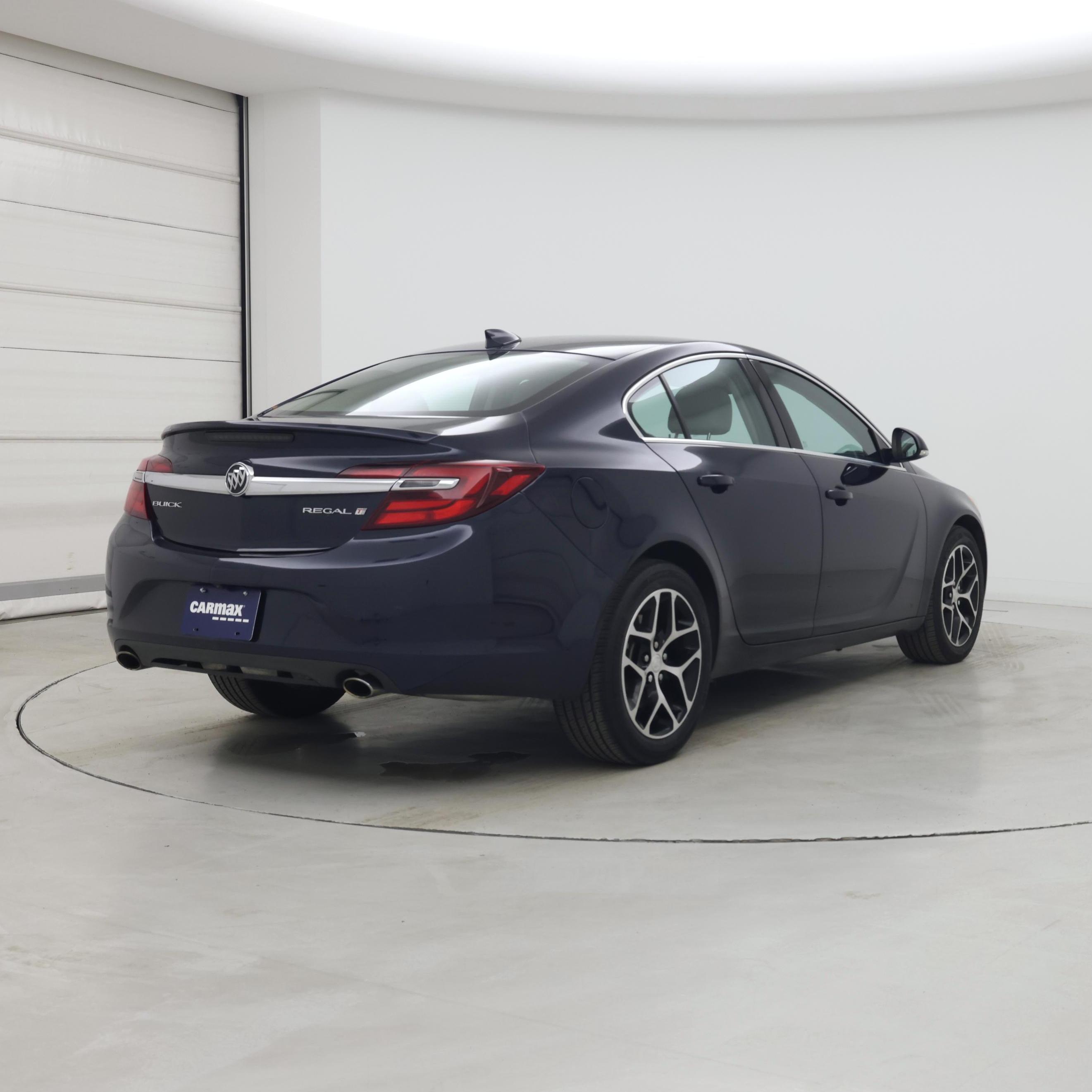 Thumbnail: 2017 Buick Regal - 8