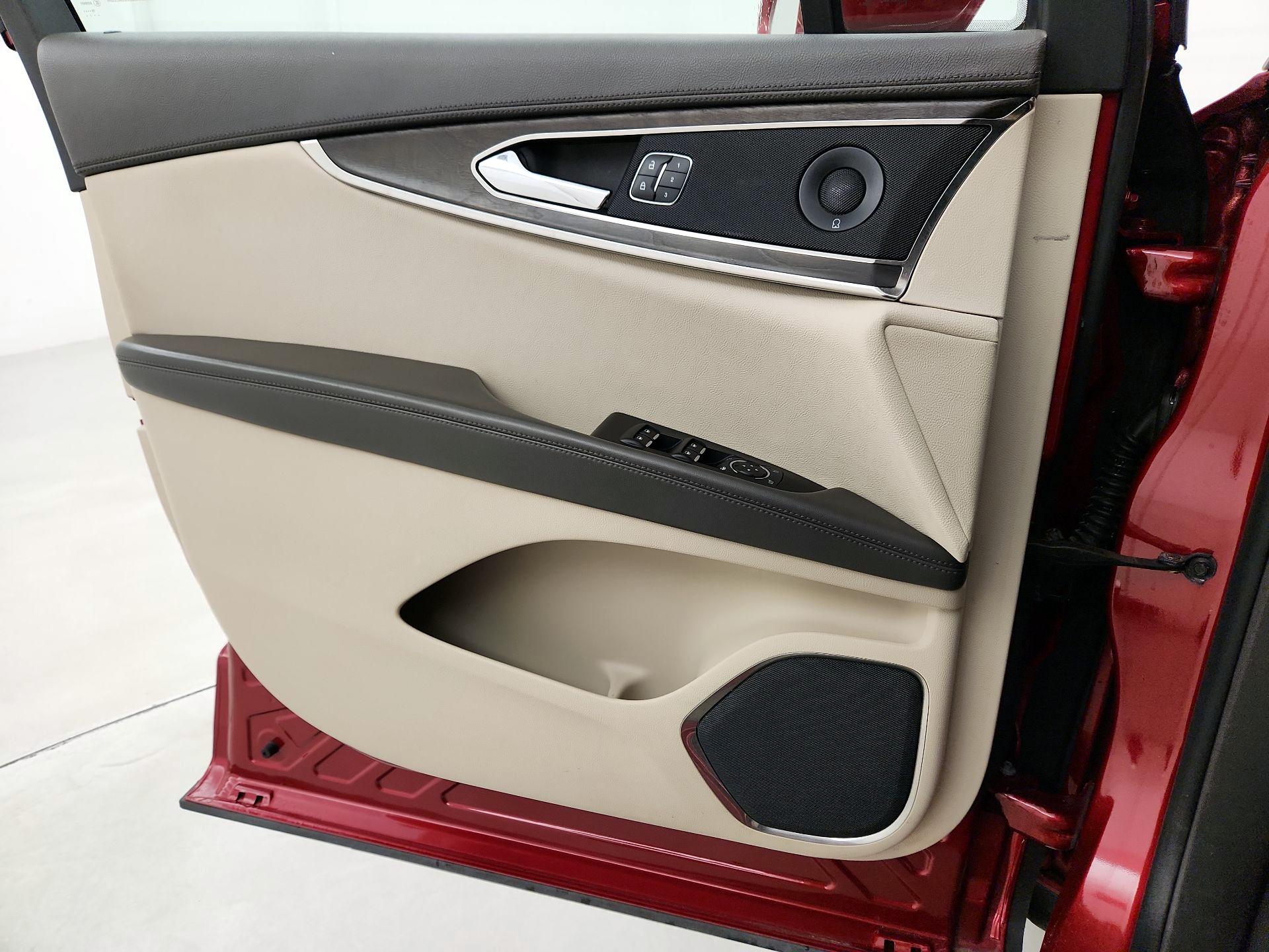 Thumbnail: 2020 Lincoln Nautilus - 12