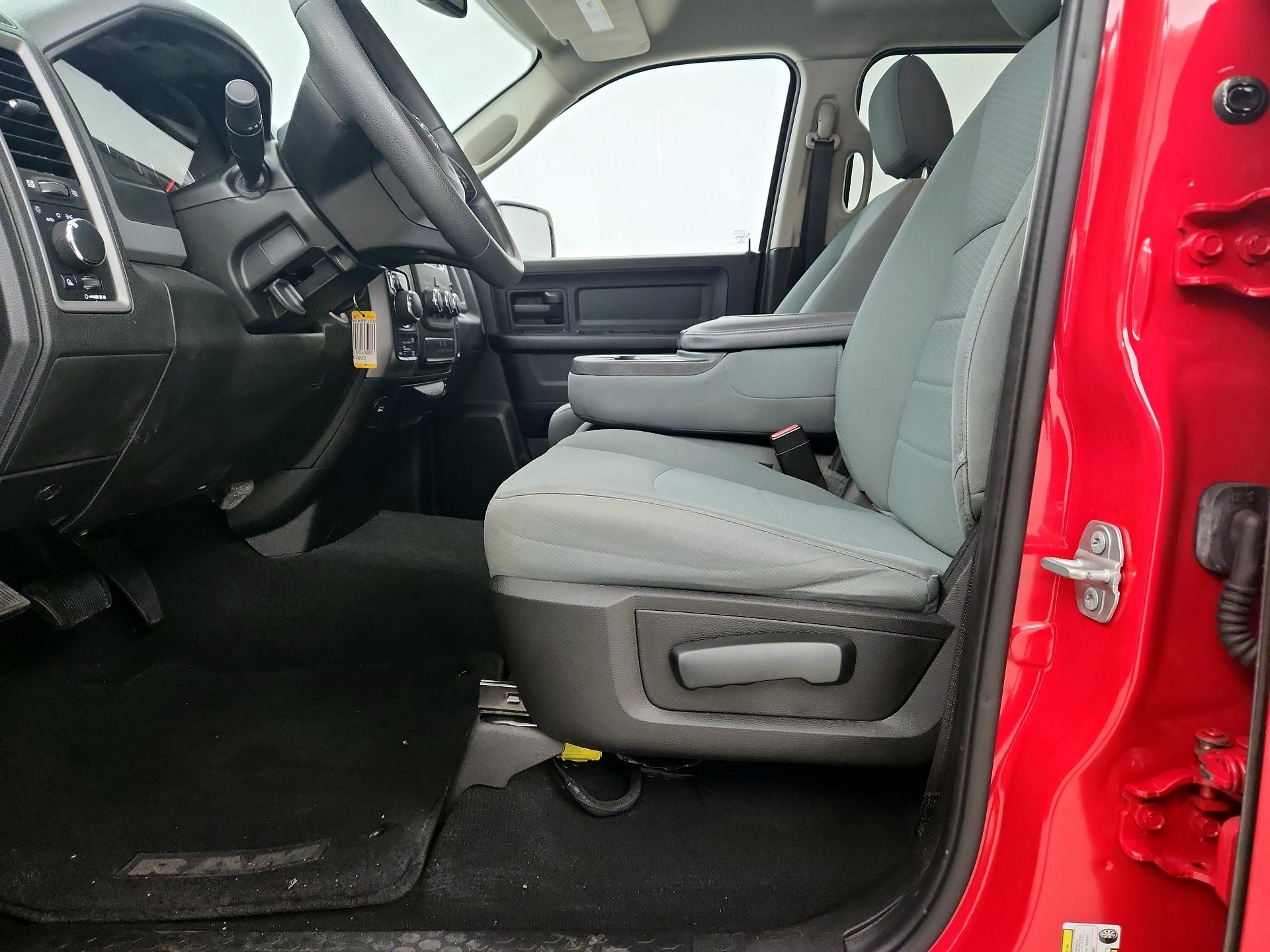 Thumbnail: 2019 RAM 1500 Classic - 11