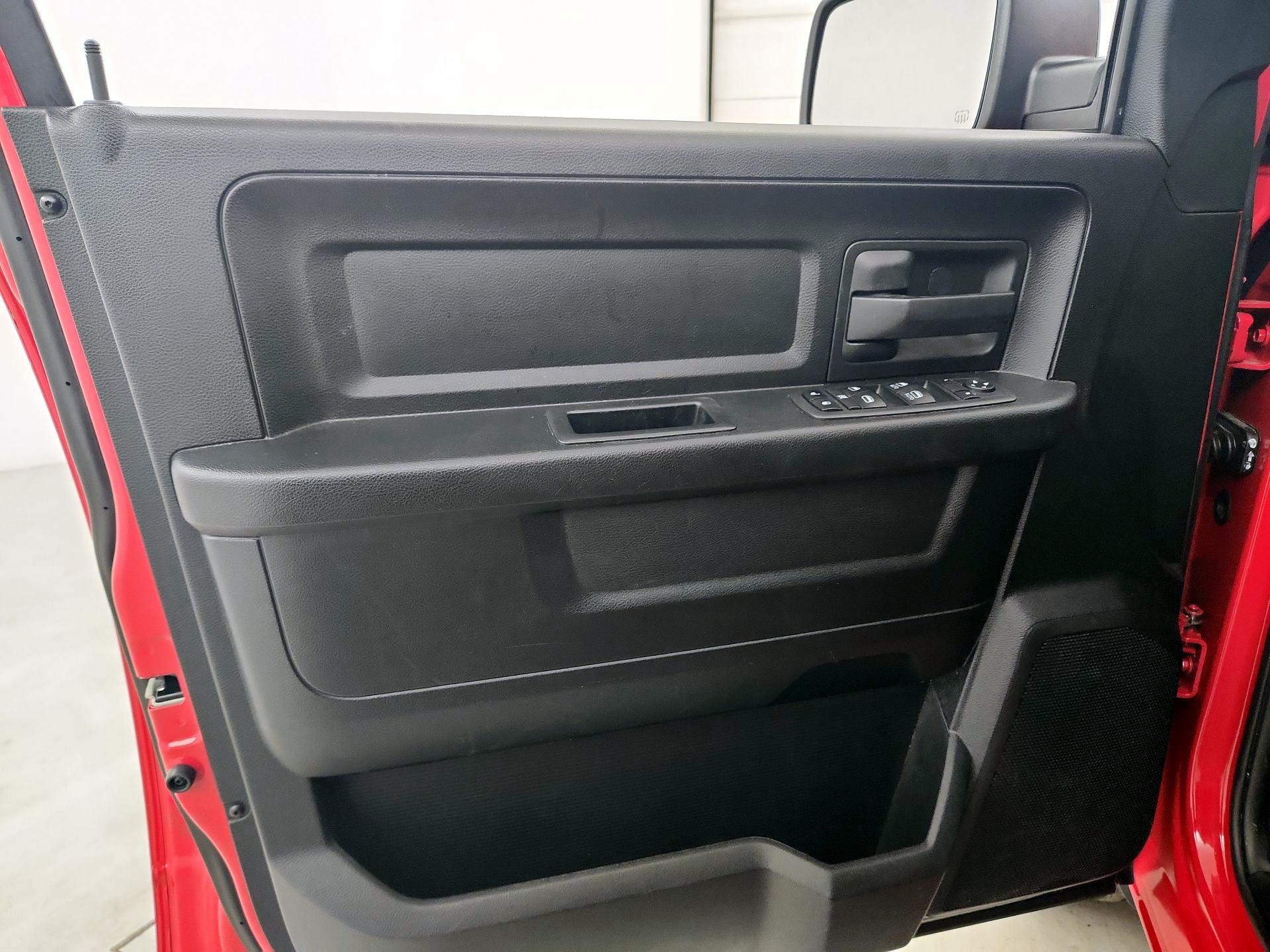 Thumbnail: 2019 RAM 1500 Classic - 12