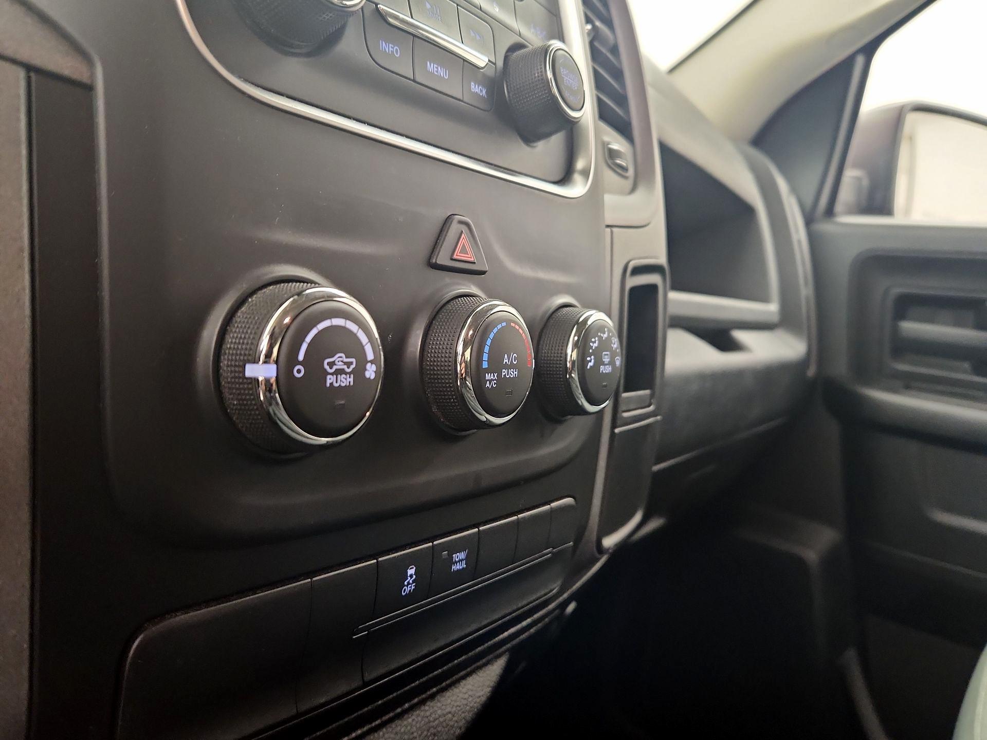 Thumbnail: 2019 RAM 1500 Classic - 16