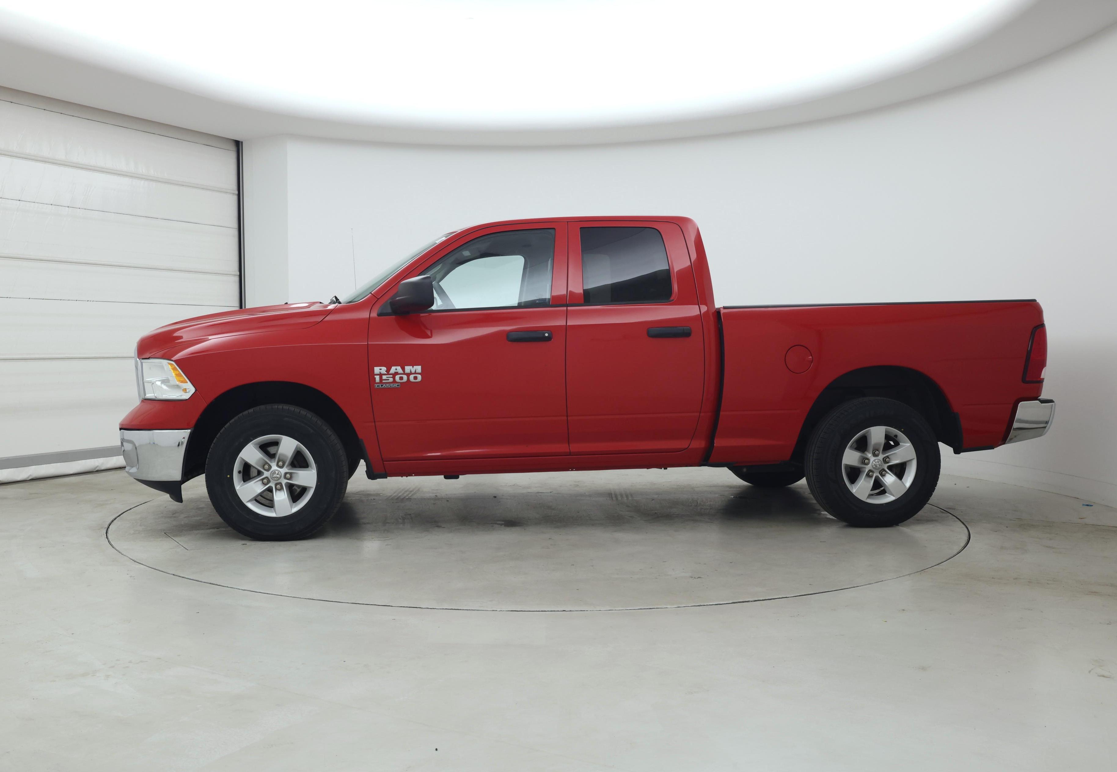 Thumbnail: 2019 RAM 1500 Classic - 3