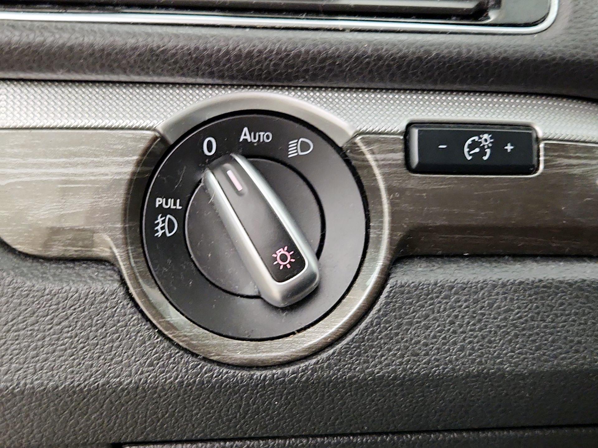 Thumbnail: 2018 Volkswagen Passat - 11