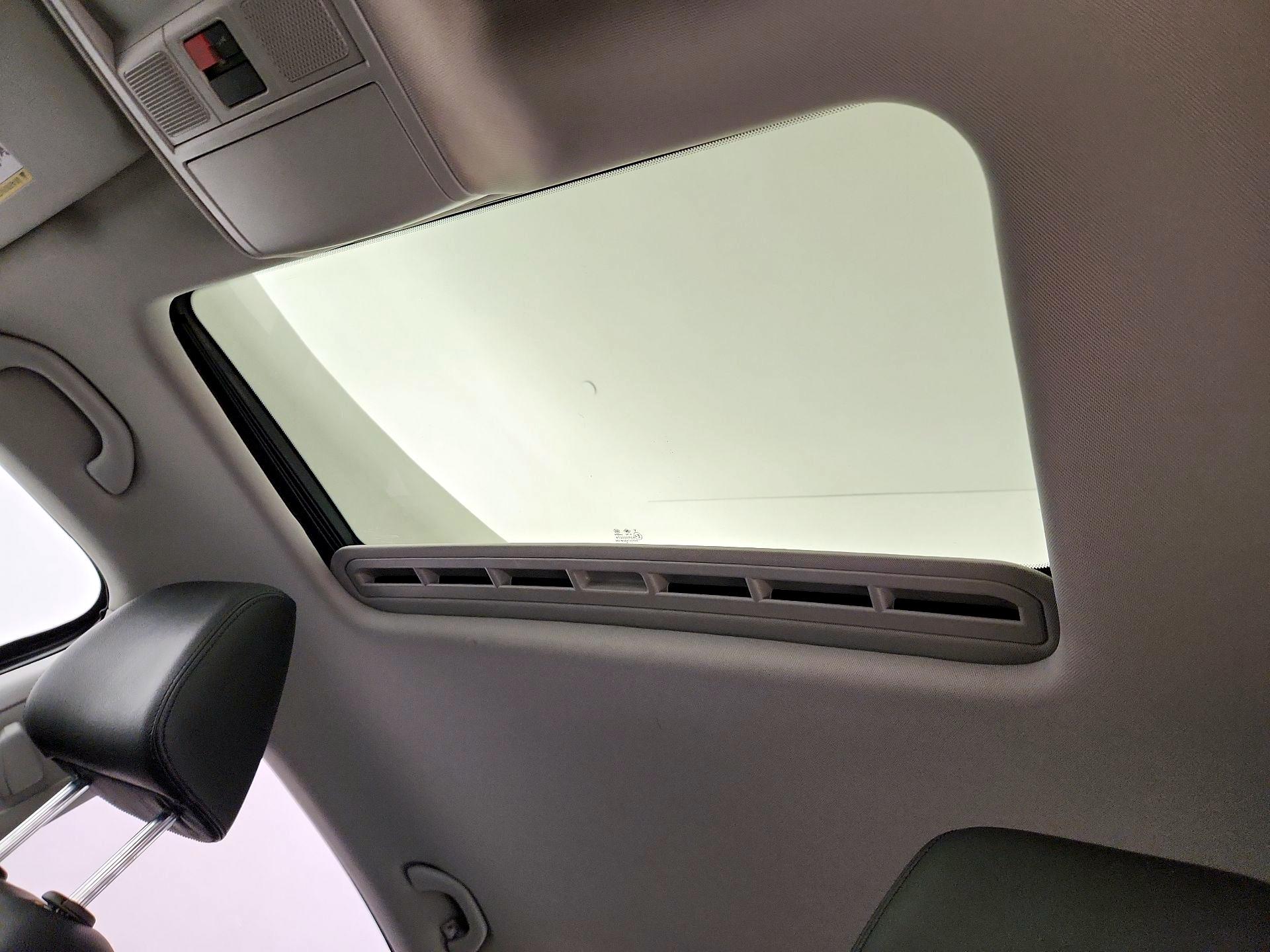 Thumbnail: 2018 Volkswagen Passat - 18