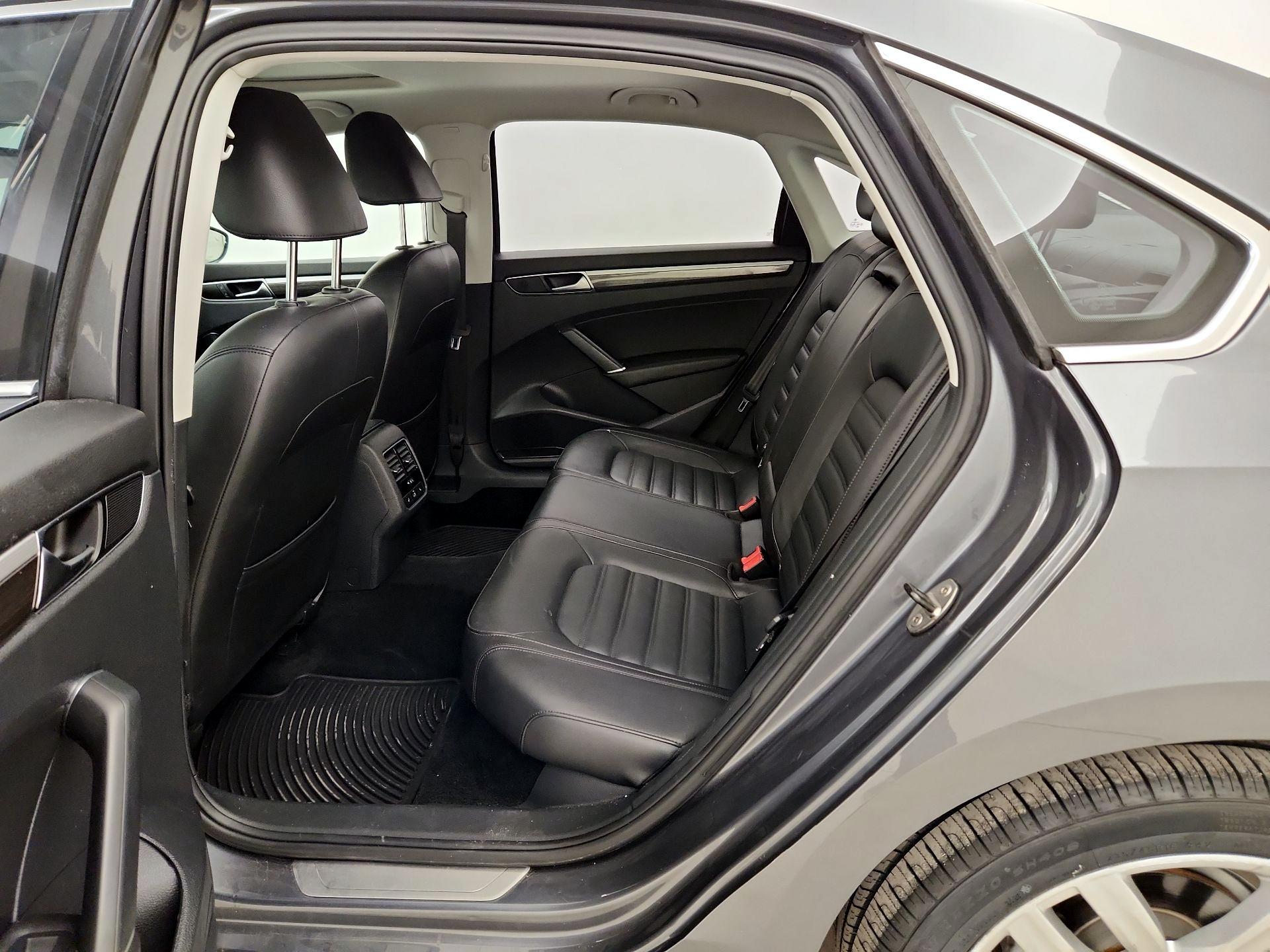 Thumbnail: 2018 Volkswagen Passat - 19