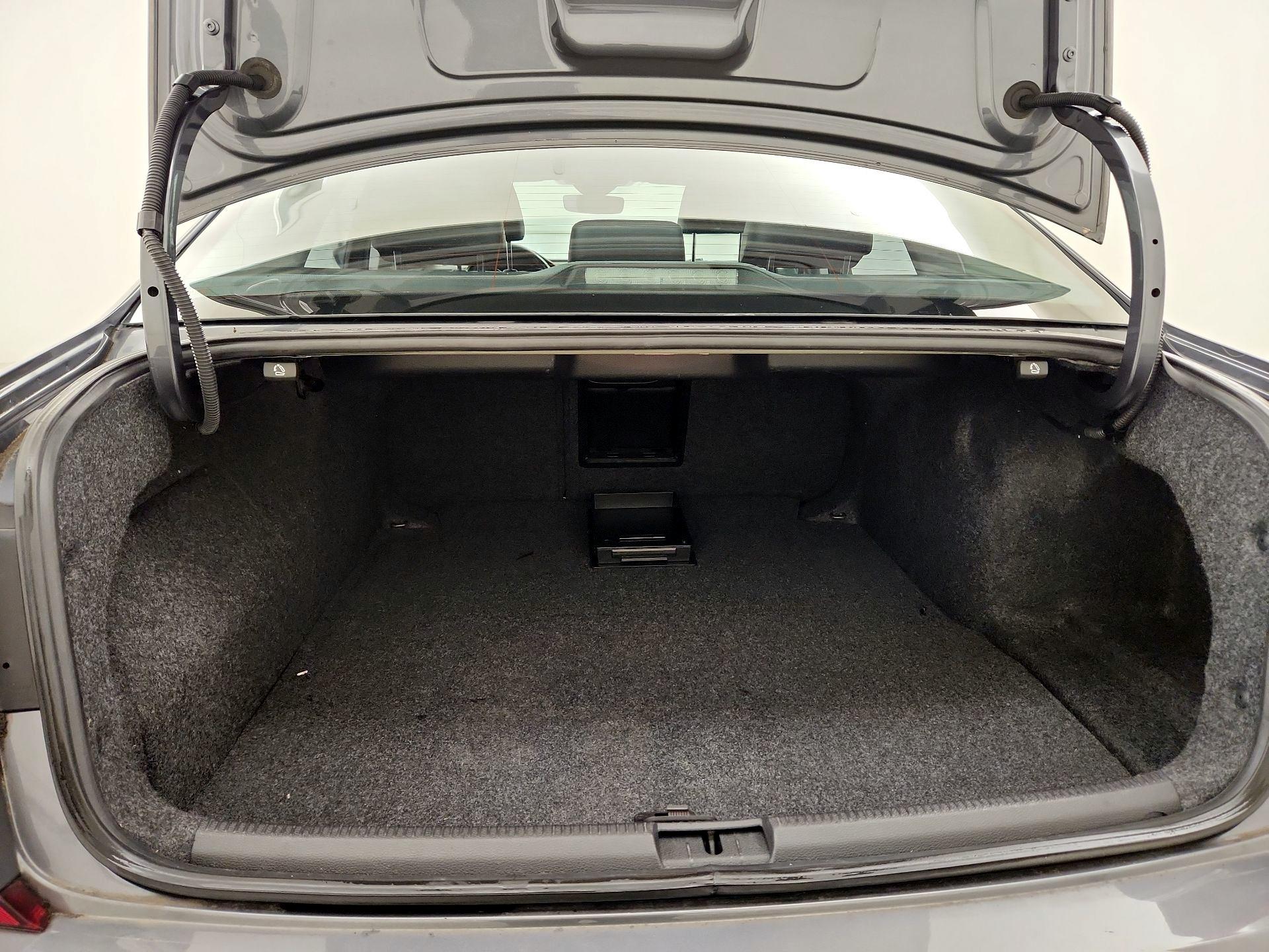 Thumbnail: 2018 Volkswagen Passat - 20