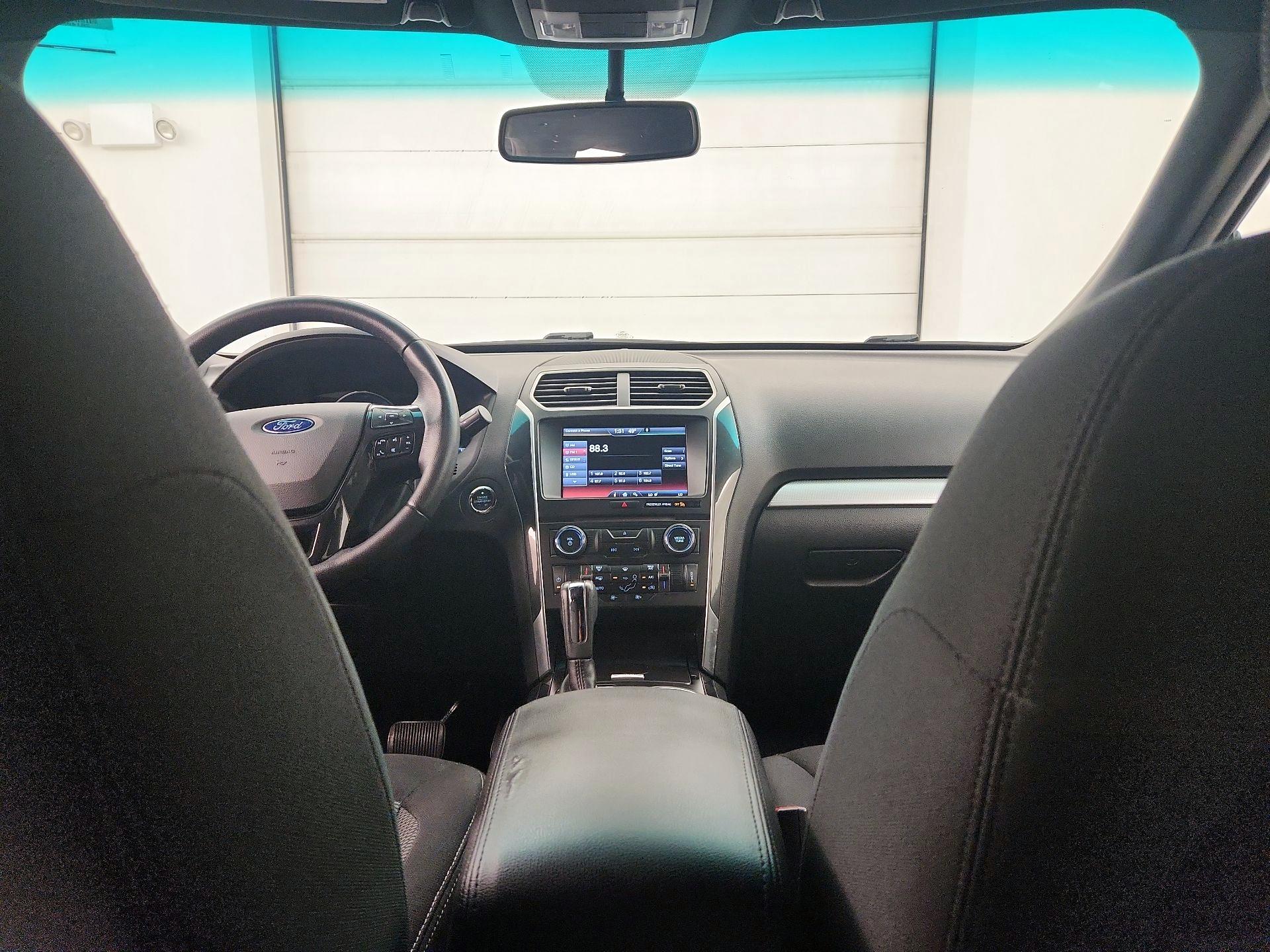 Thumbnail: 2016 Ford Explorer - 9