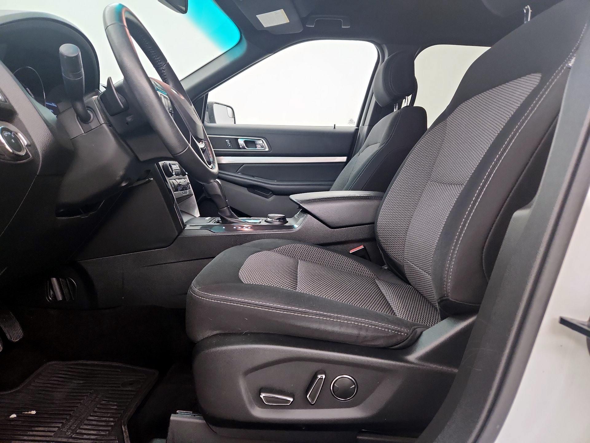 Thumbnail: 2016 Ford Explorer - 11