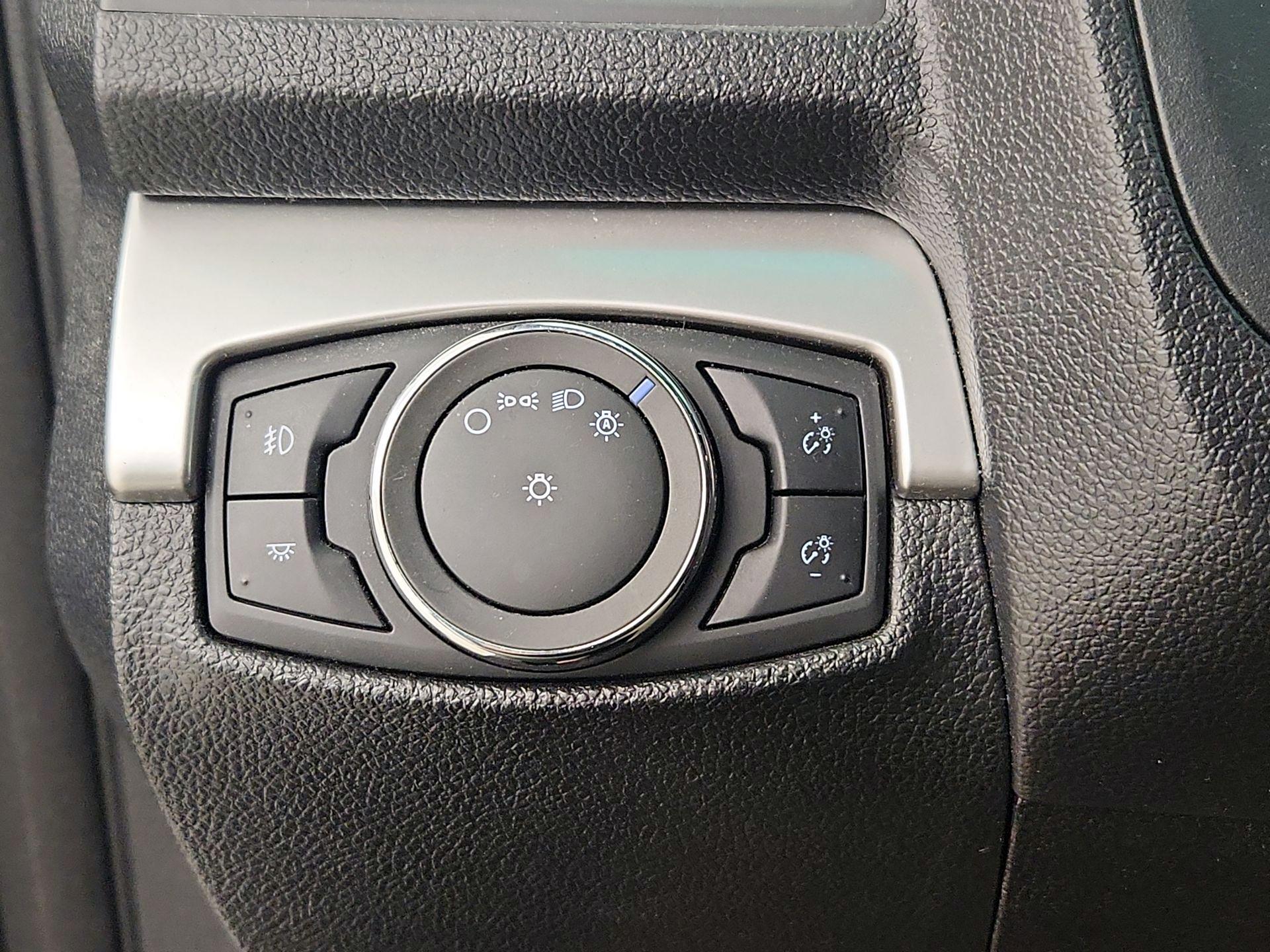 Thumbnail: 2016 Ford Explorer - 13