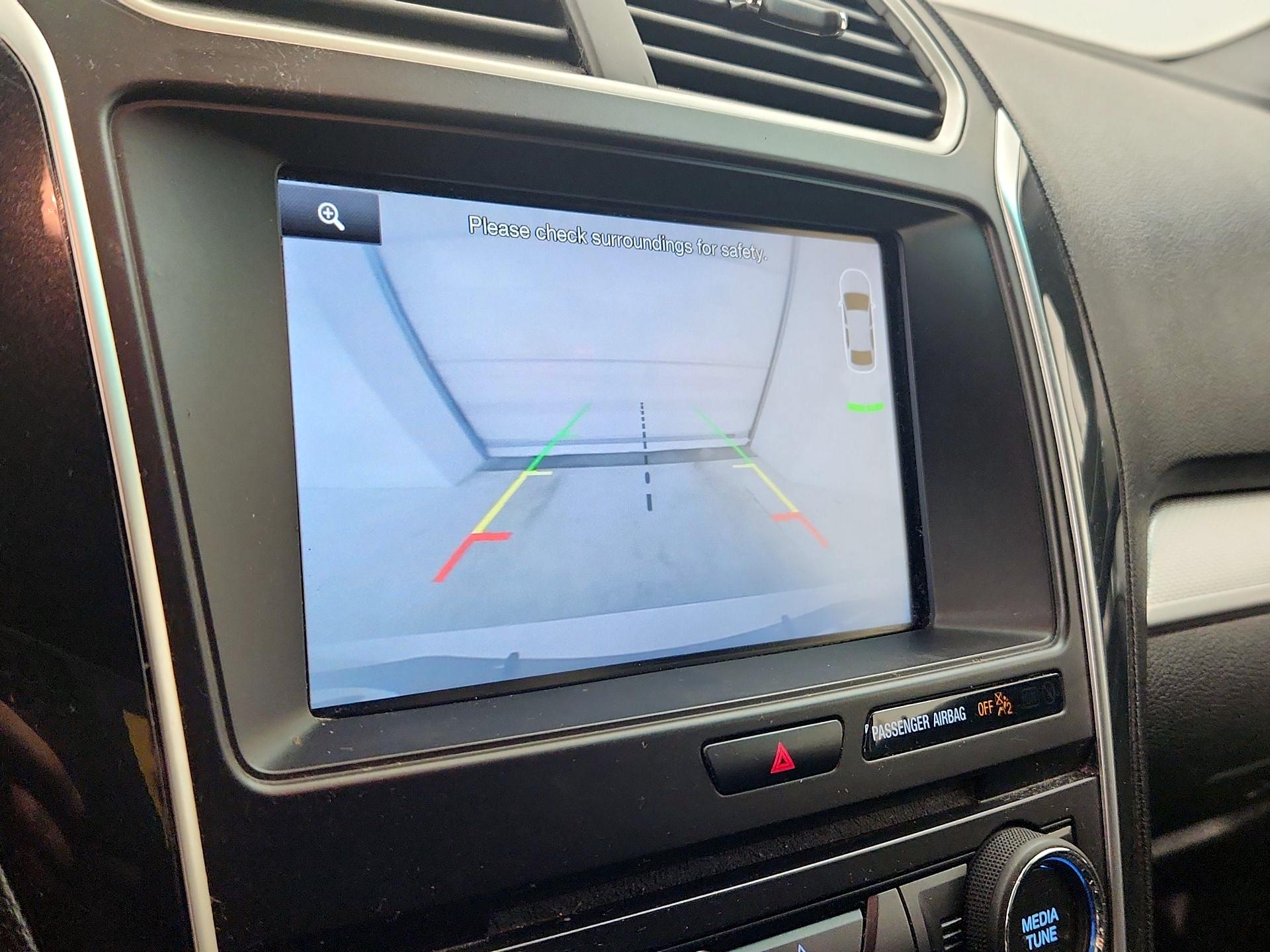 Thumbnail: 2016 Ford Explorer - 14