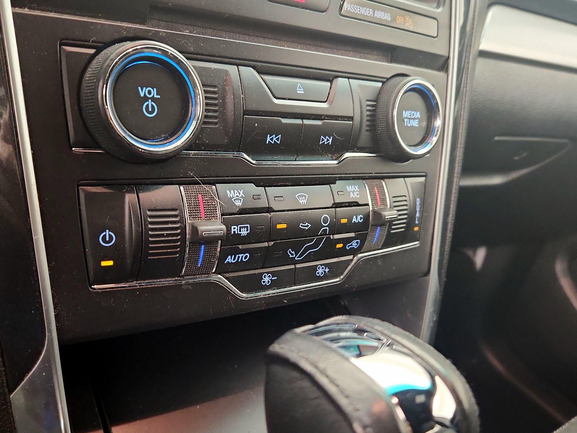 Thumbnail: 2016 Ford Explorer - 16