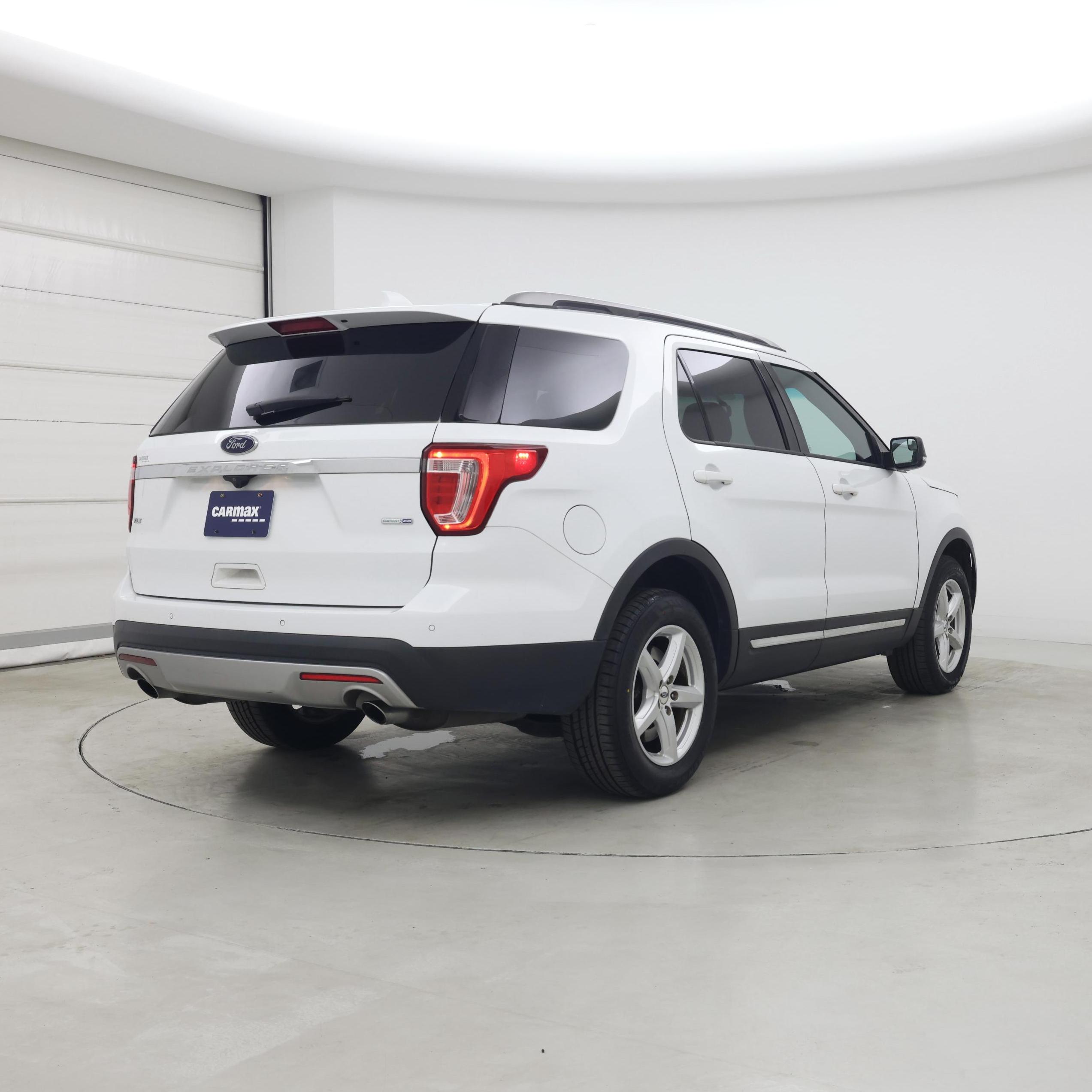 Thumbnail: 2016 Ford Explorer - 8